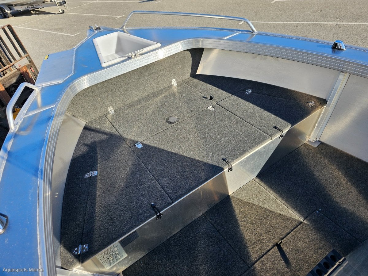 2024 QUINTREX 490 RENEGADE CENTRE CONSOLE