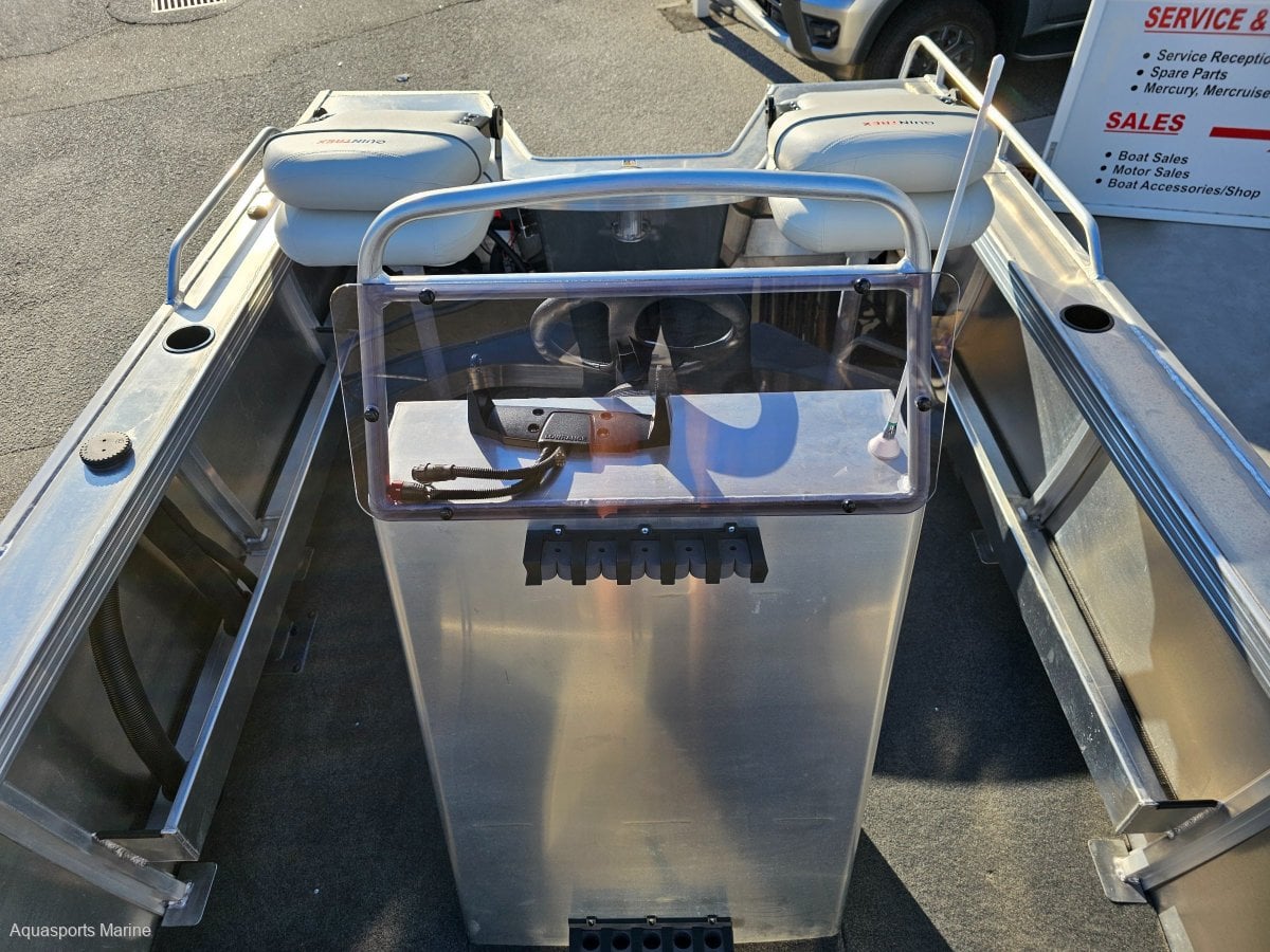 2024 QUINTREX 490 RENEGADE CENTRE CONSOLE