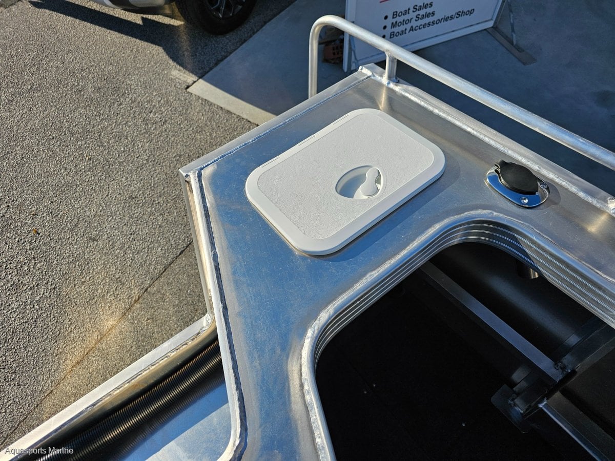 2024 QUINTREX 490 RENEGADE CENTRE CONSOLE