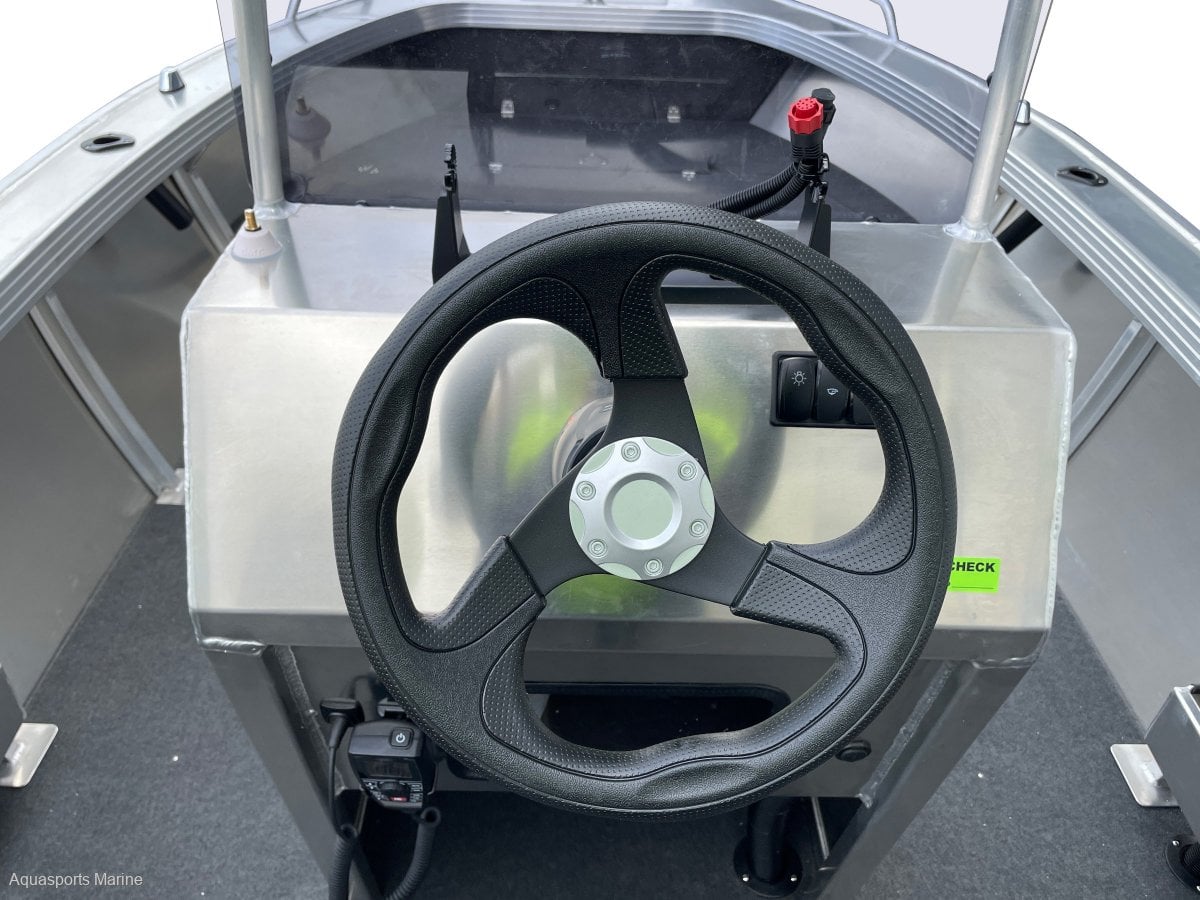 2025 QUINTREX 570 RENEGADE CC CENTRE CONSOLE