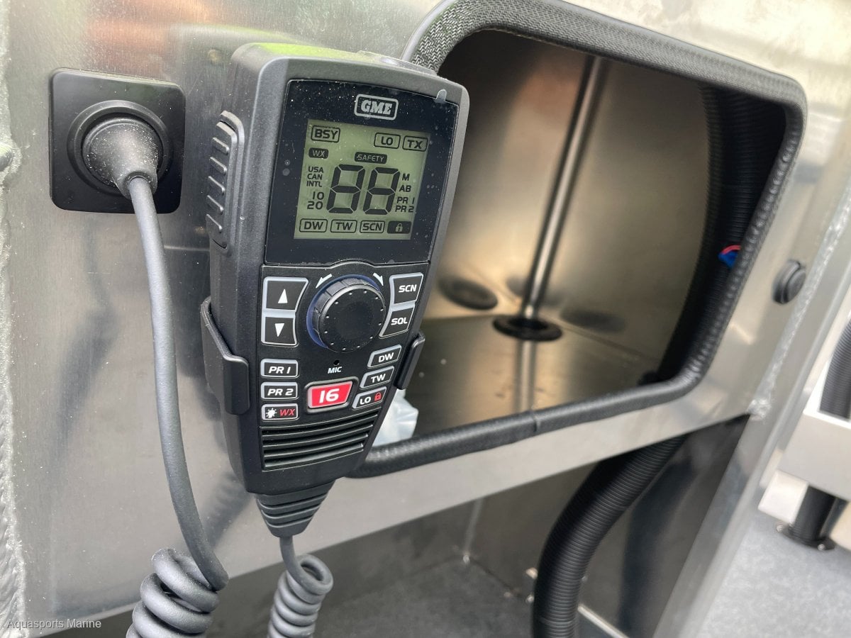2025 QUINTREX 570 RENEGADE CC CENTRE CONSOLE