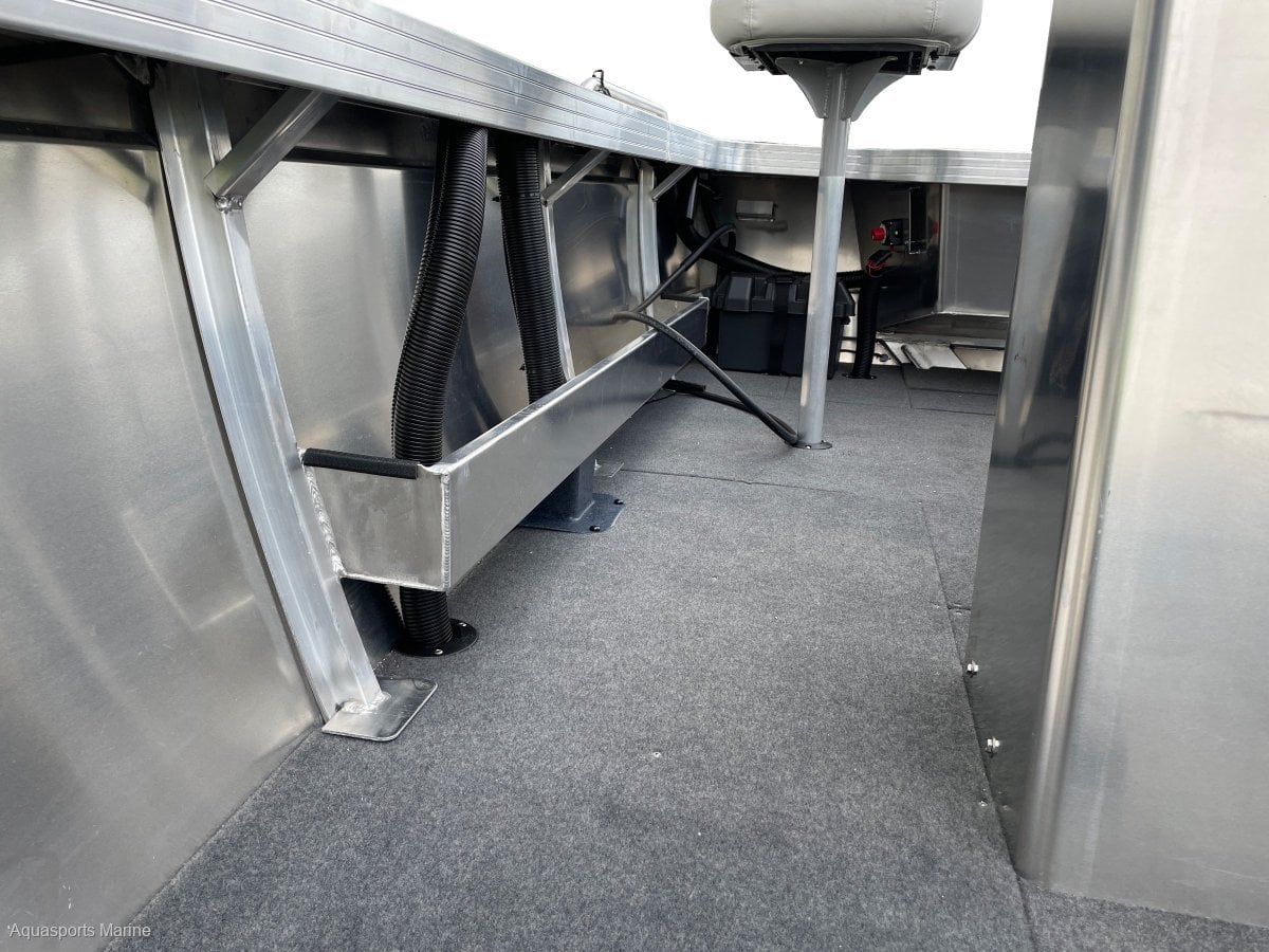2025 QUINTREX 570 RENEGADE CC CENTRE CONSOLE