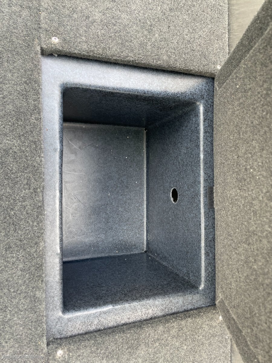2025 QUINTREX 570 RENEGADE CC CENTRE CONSOLE