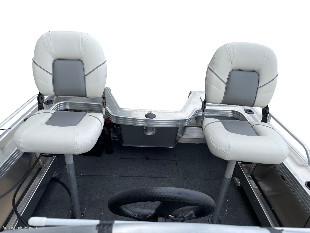 2025 QUINTREX 570 RENEGADE CC CENTRE CONSOLE