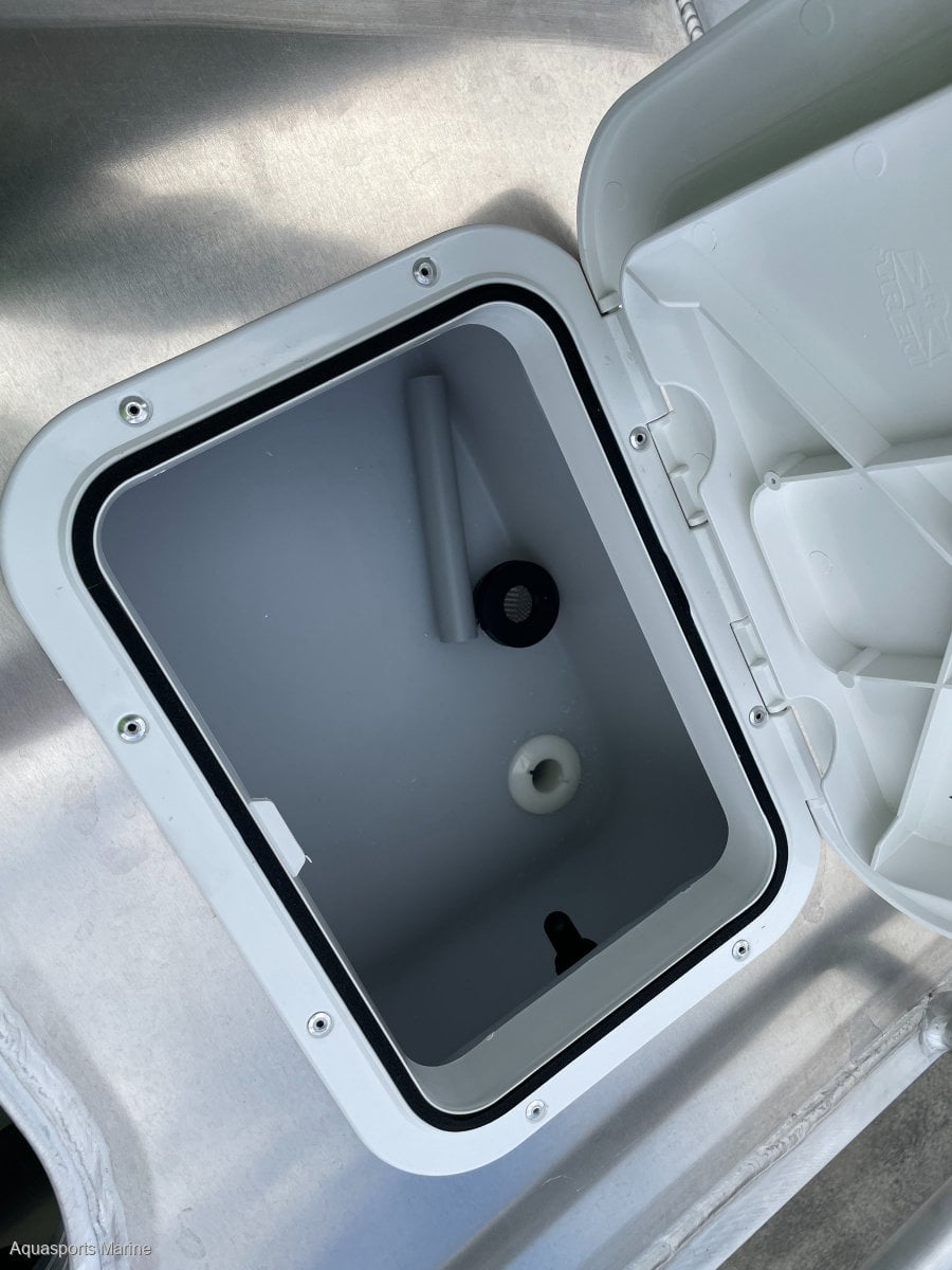 2025 QUINTREX 570 RENEGADE CC CENTRE CONSOLE
