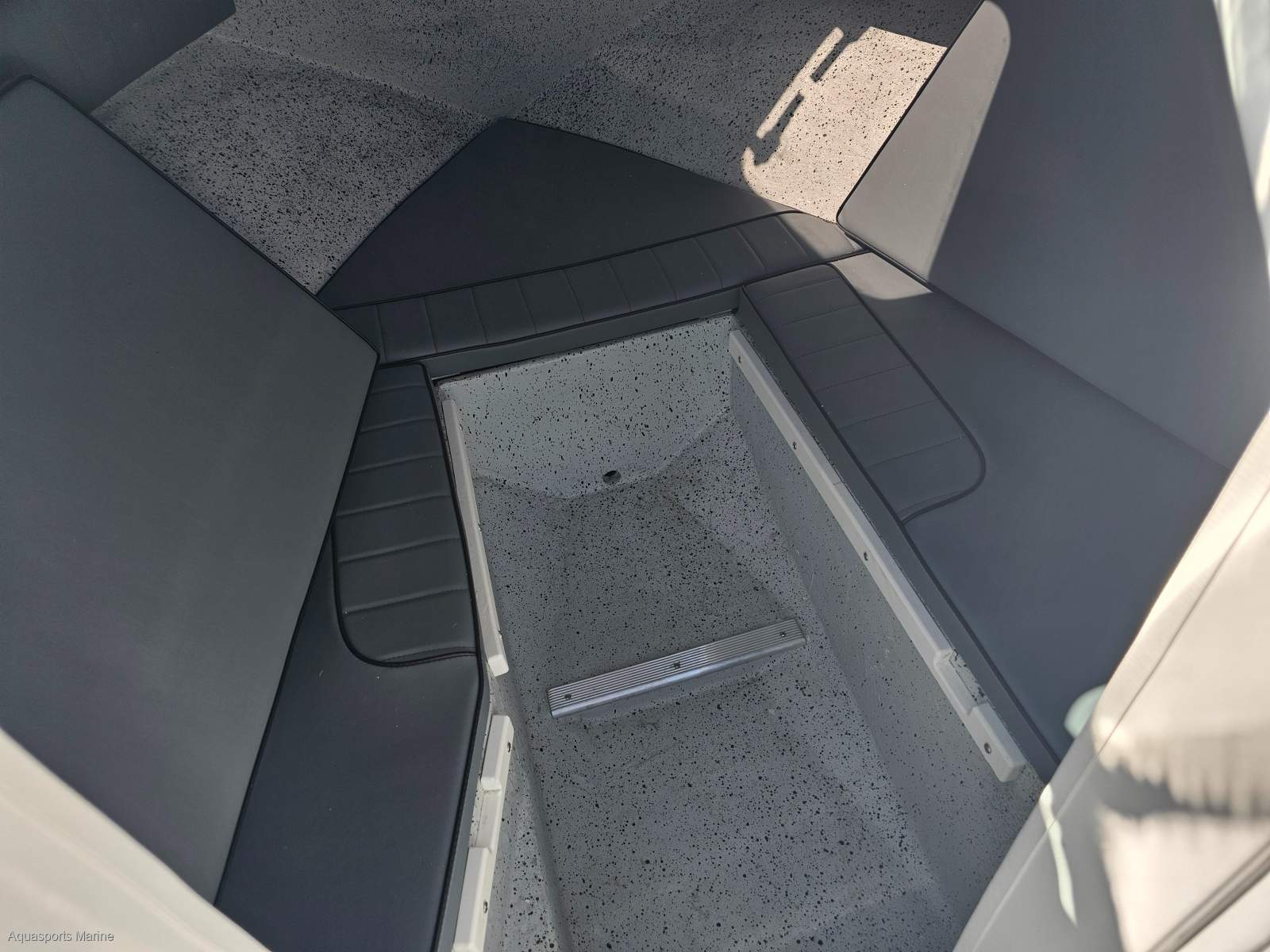 2026 HAINES HUNTER 565 R-SERIES RUNABOUT