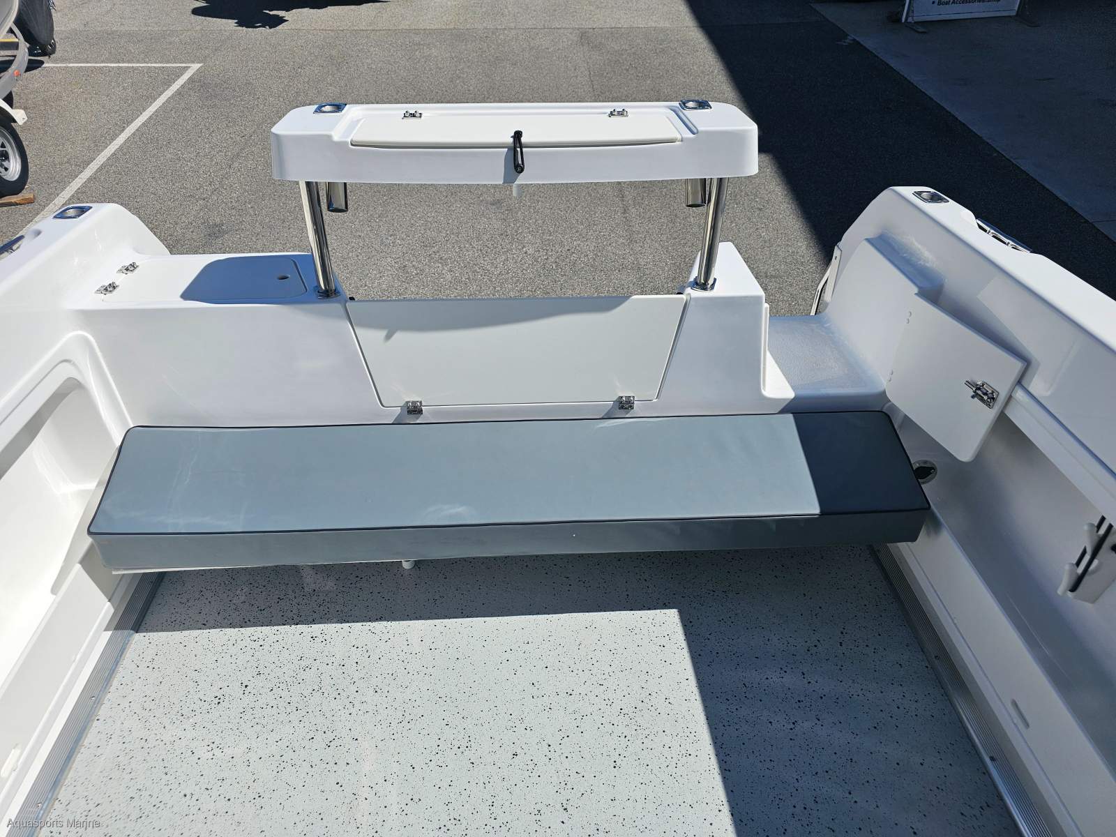 2026 HAINES HUNTER 565 R-SERIES RUNABOUT