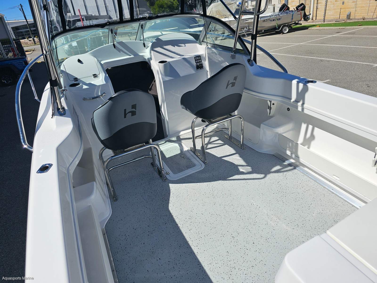 2026 HAINES HUNTER 565 R-SERIES RUNABOUT