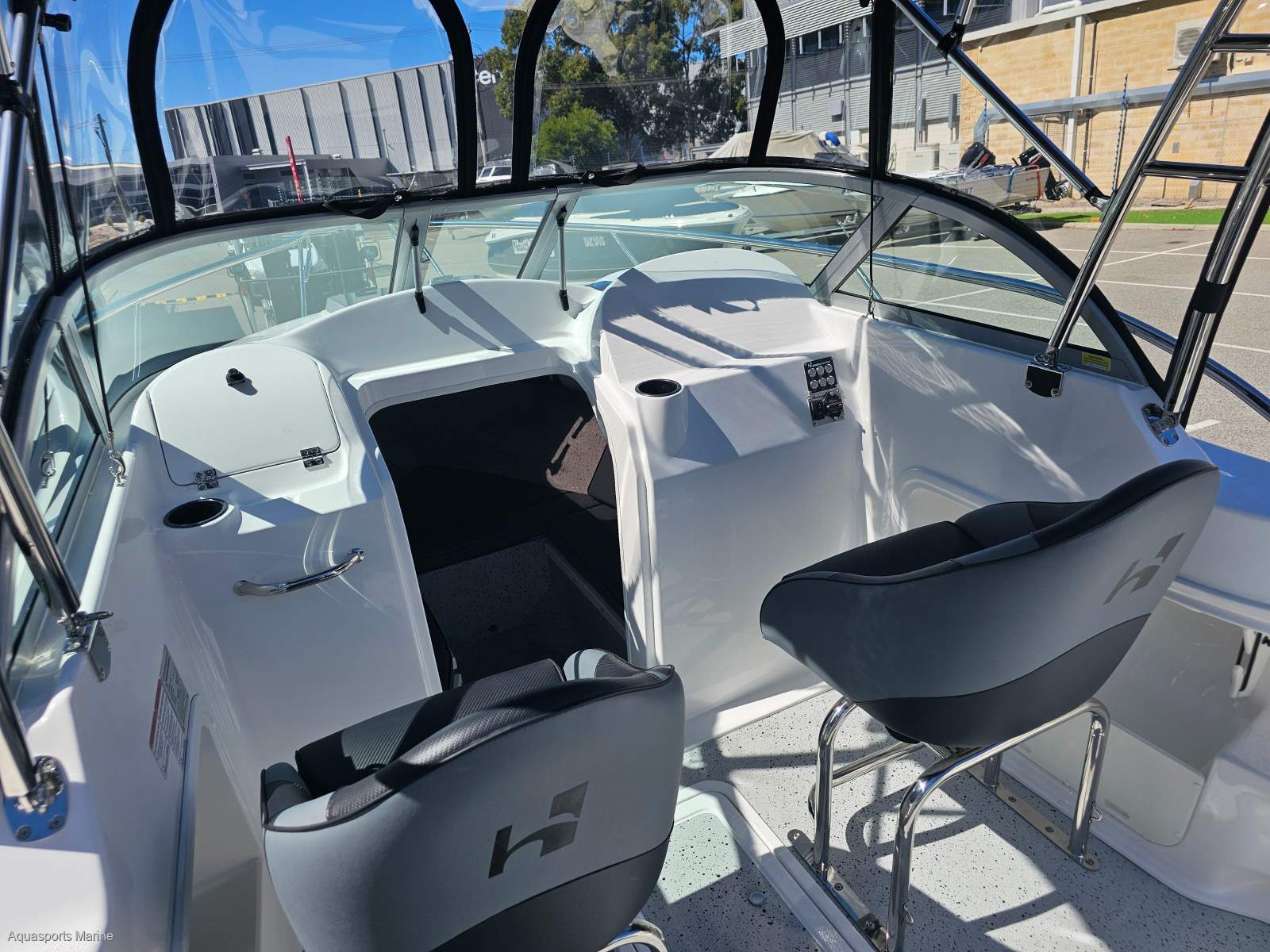 2026 HAINES HUNTER 565 R-SERIES RUNABOUT