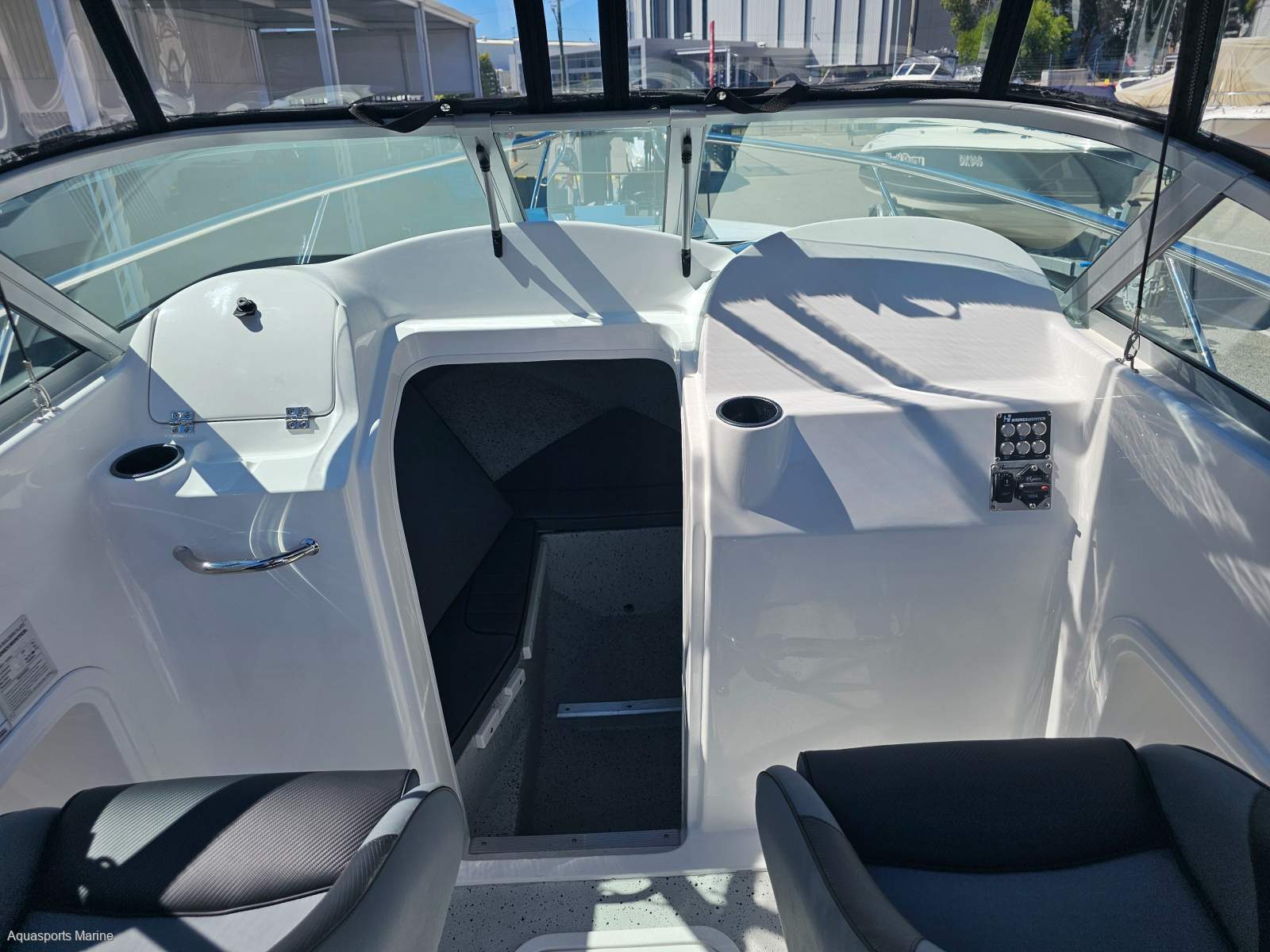2026 HAINES HUNTER 565 R-SERIES RUNABOUT