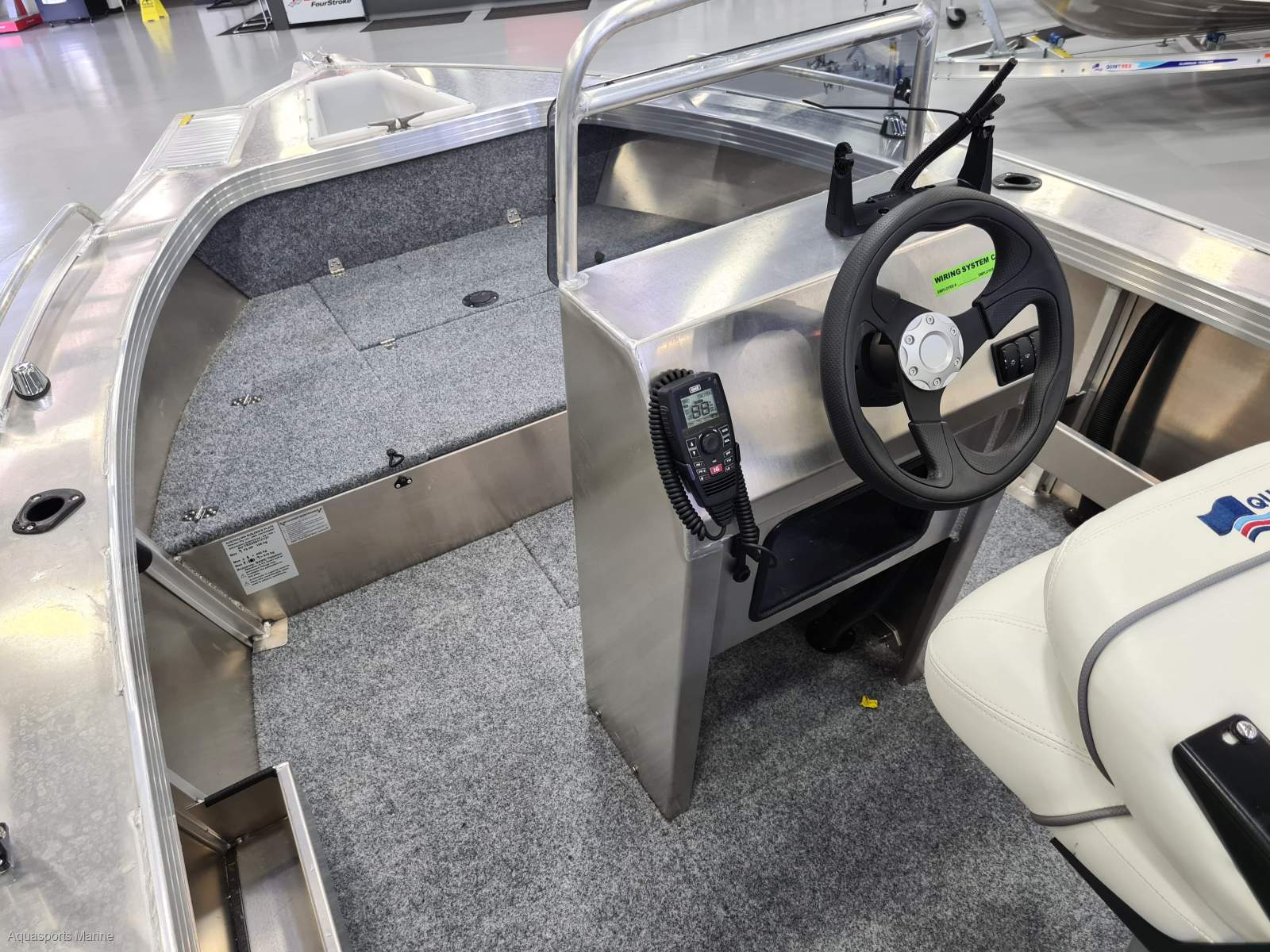 2025 QUINTREX 460 RENEGADE CENTRE CONSOLE