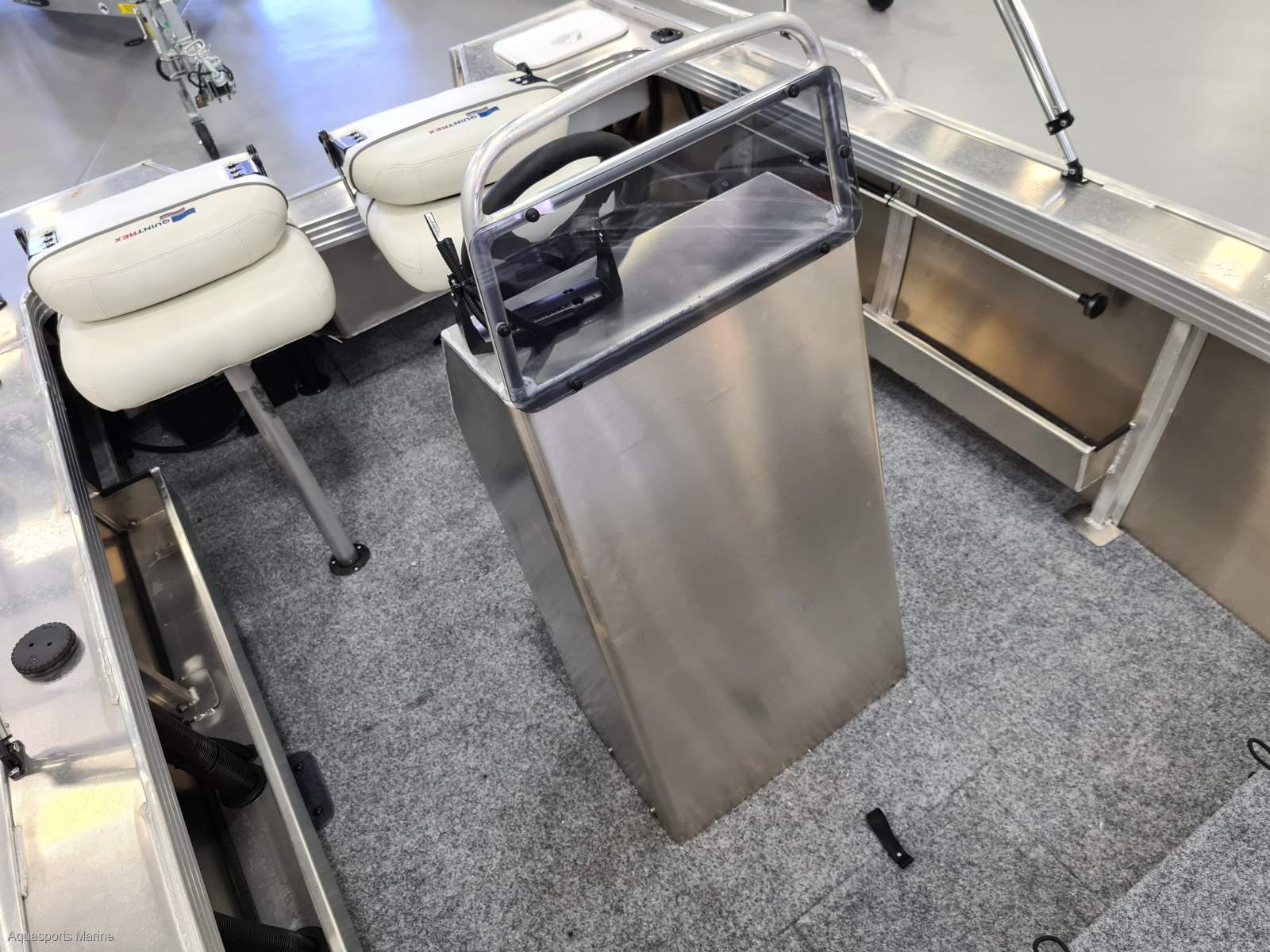 2025 QUINTREX 460 RENEGADE CENTRE CONSOLE