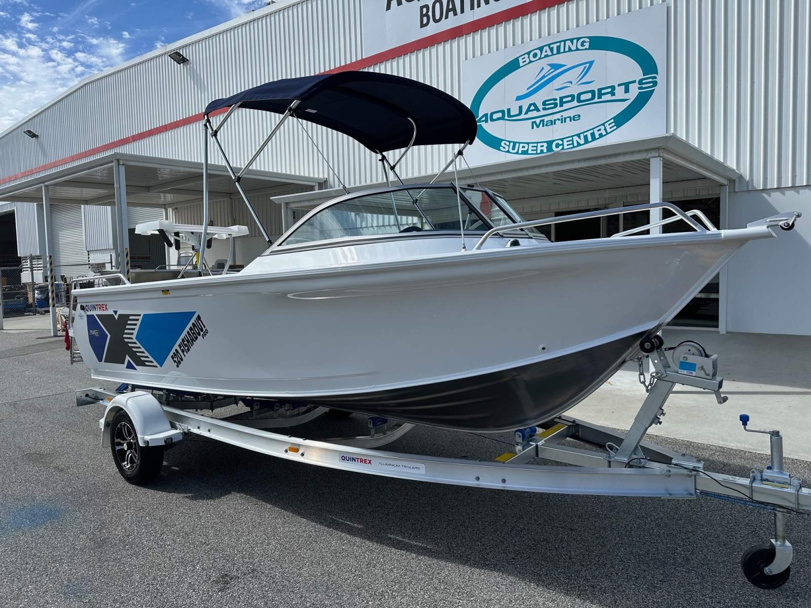 QUINTREX 520 FISHABOUT PRO RUNABOUT