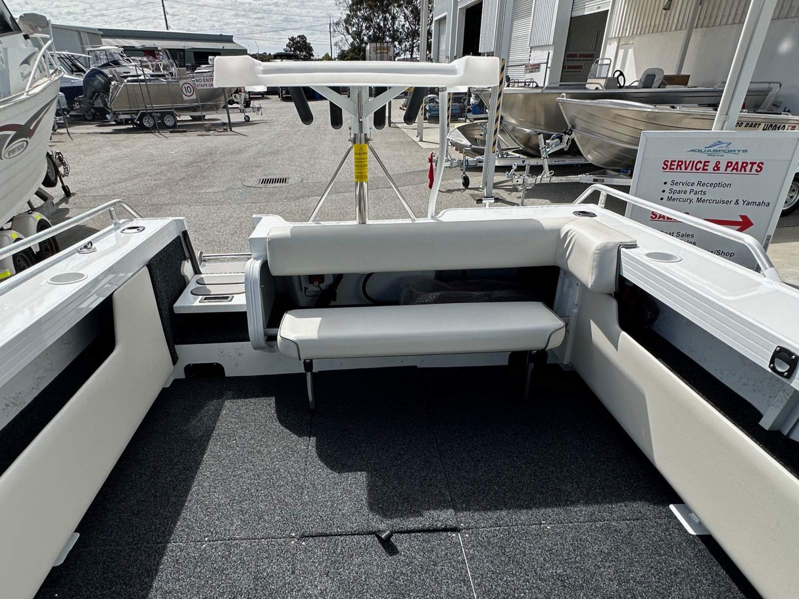 QUINTREX 520 FISHABOUT PRO RUNABOUT