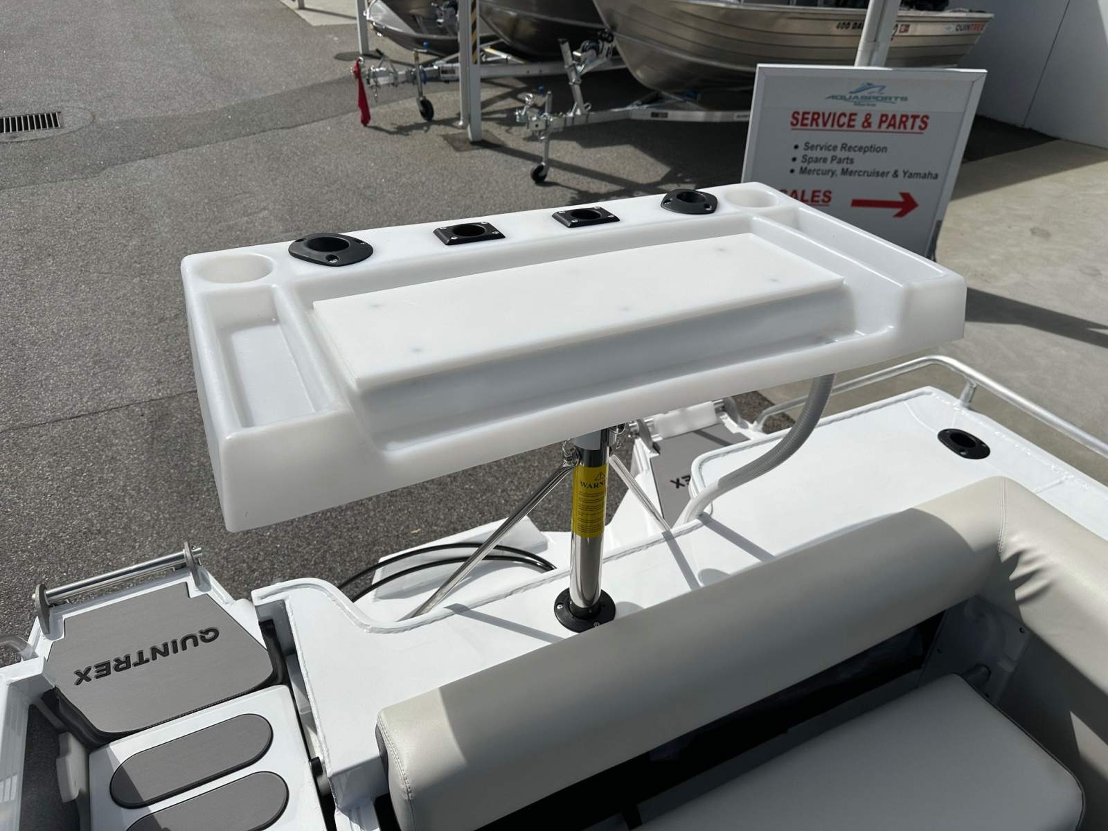 QUINTREX 520 FISHABOUT PRO RUNABOUT