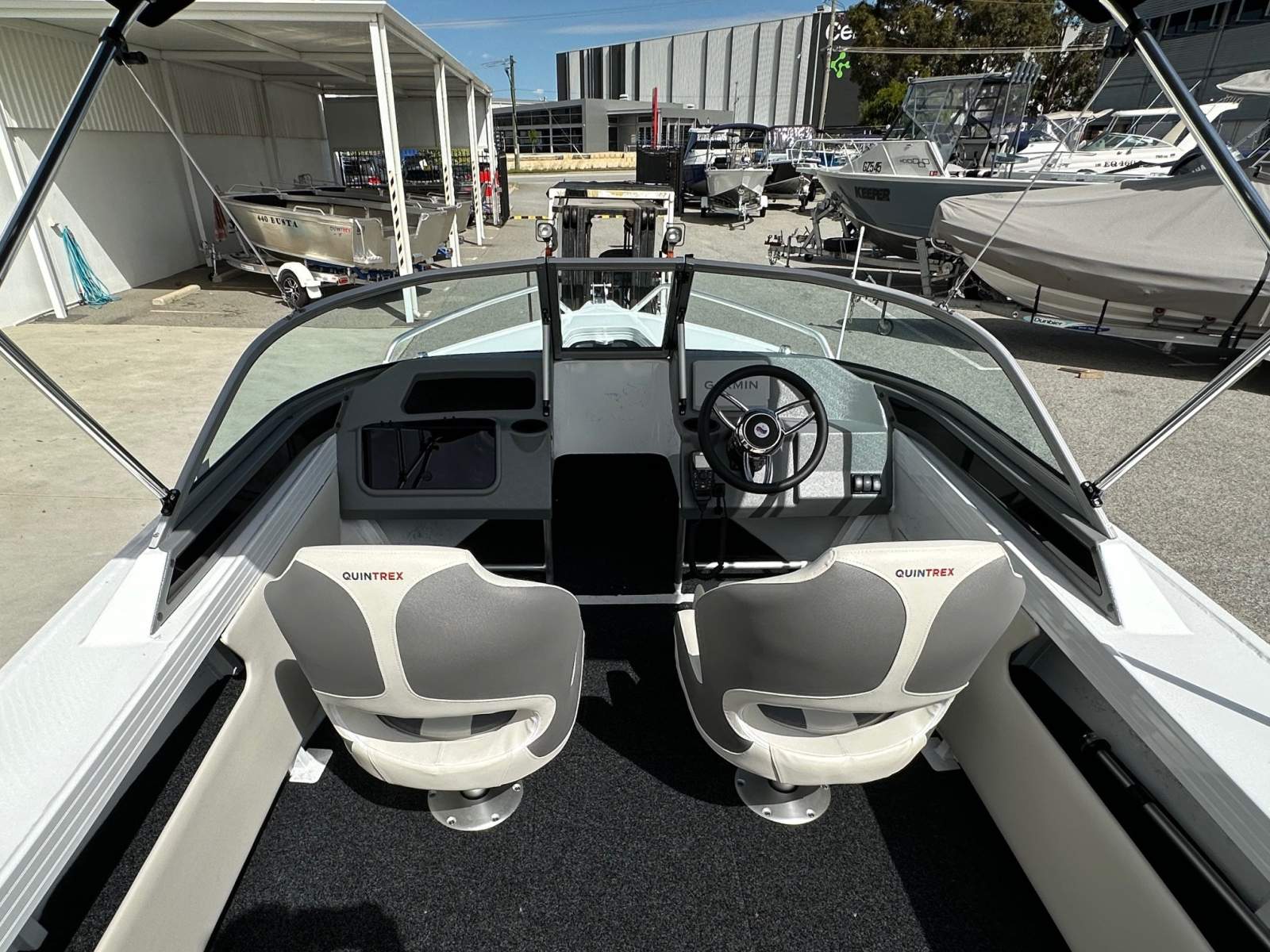 QUINTREX 520 FISHABOUT PRO RUNABOUT