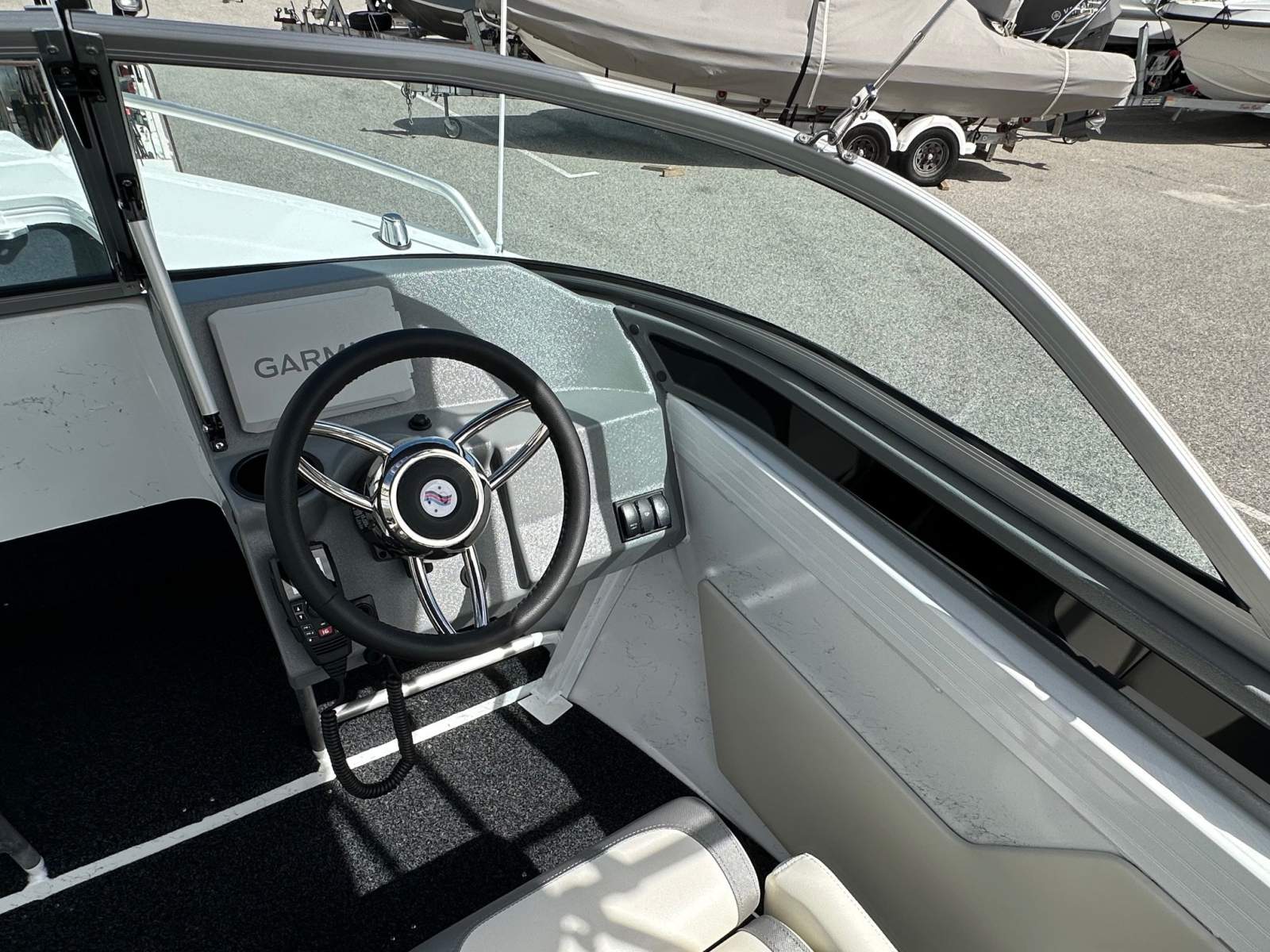 QUINTREX 520 FISHABOUT PRO RUNABOUT