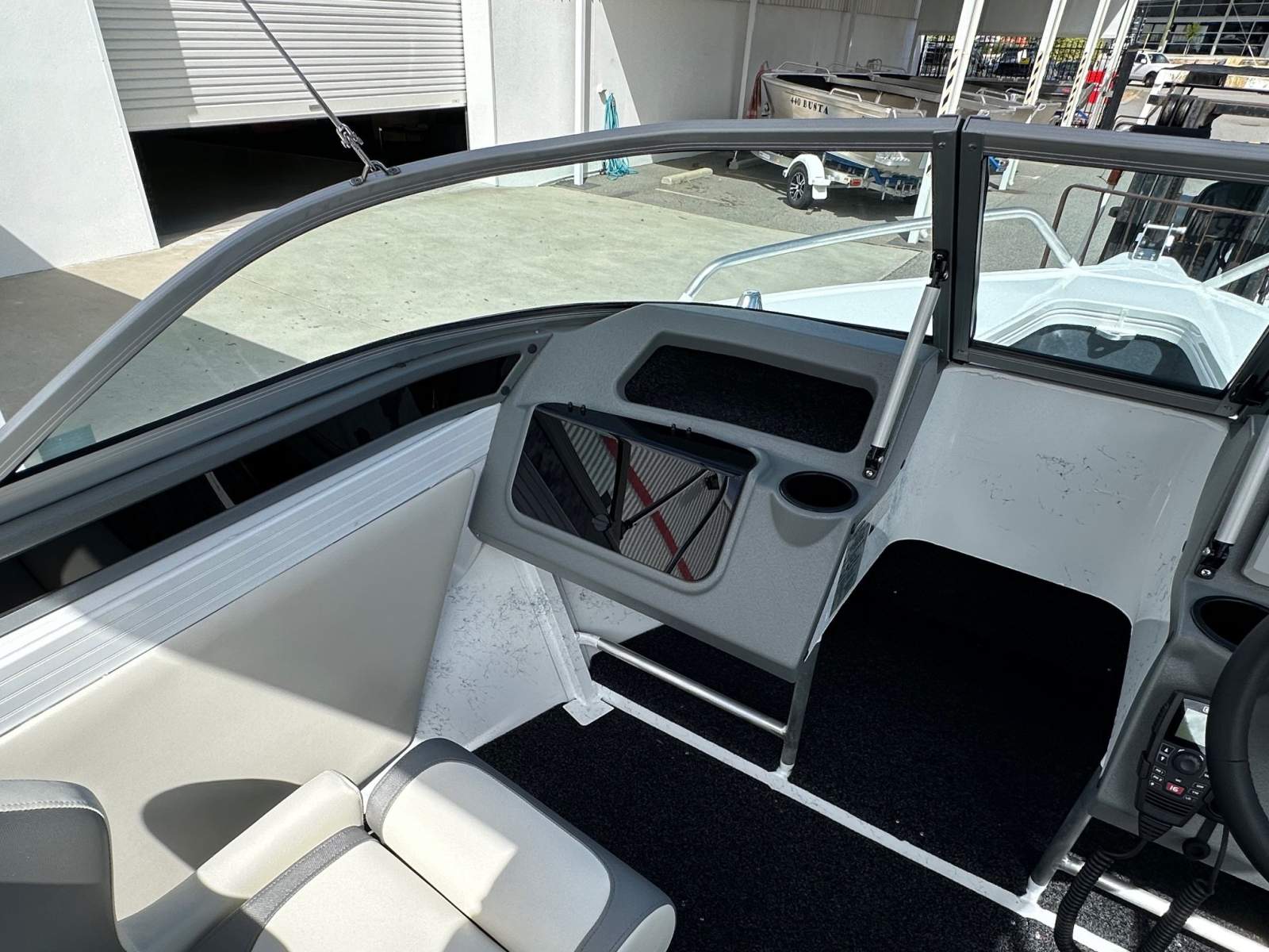 QUINTREX 520 FISHABOUT PRO RUNABOUT