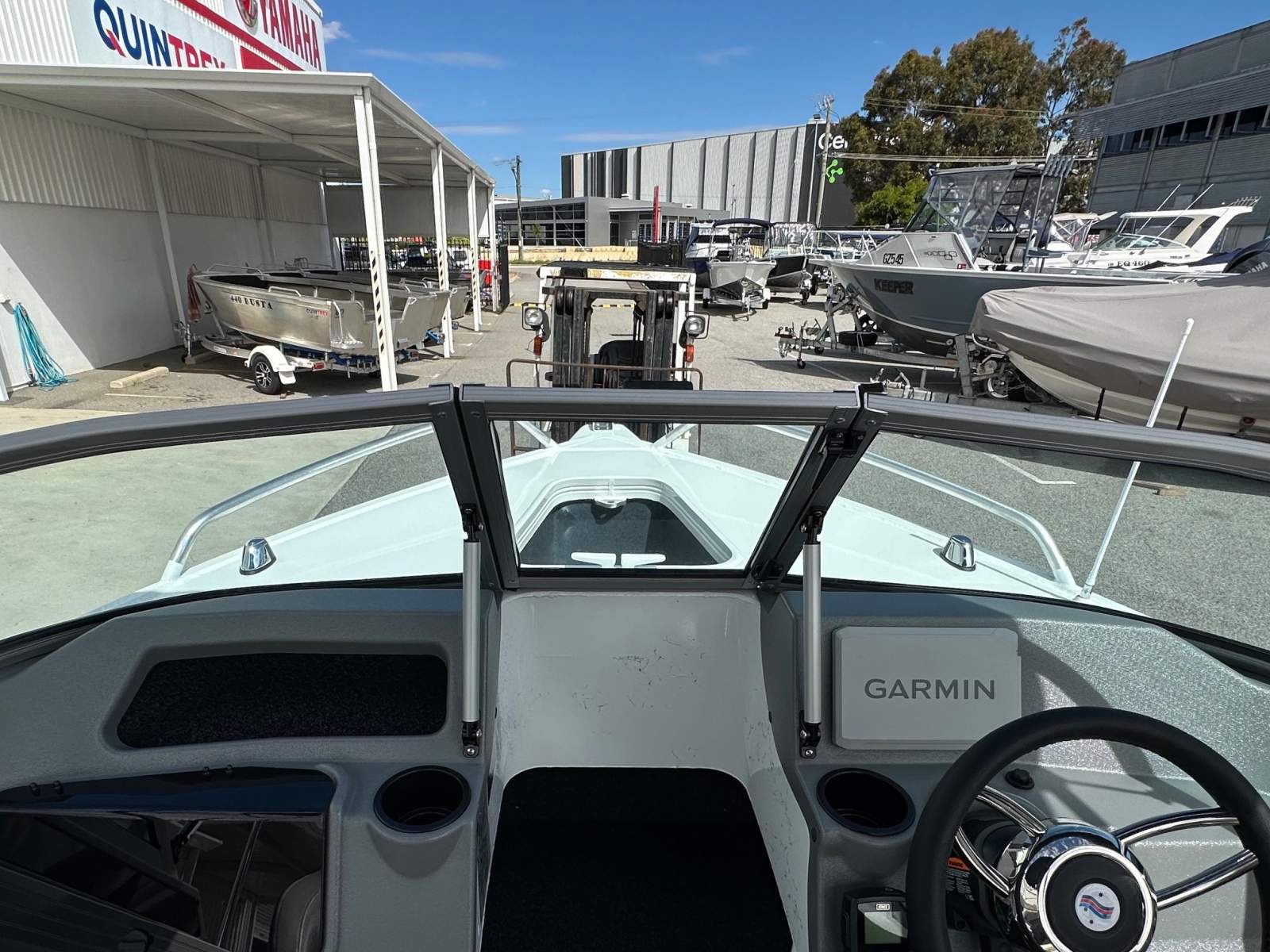 QUINTREX 520 FISHABOUT PRO RUNABOUT