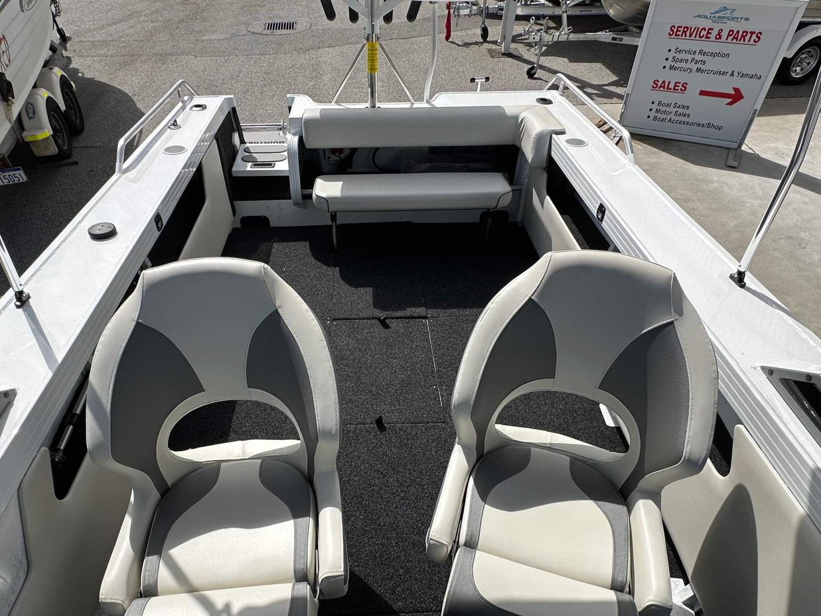 QUINTREX 520 FISHABOUT PRO RUNABOUT