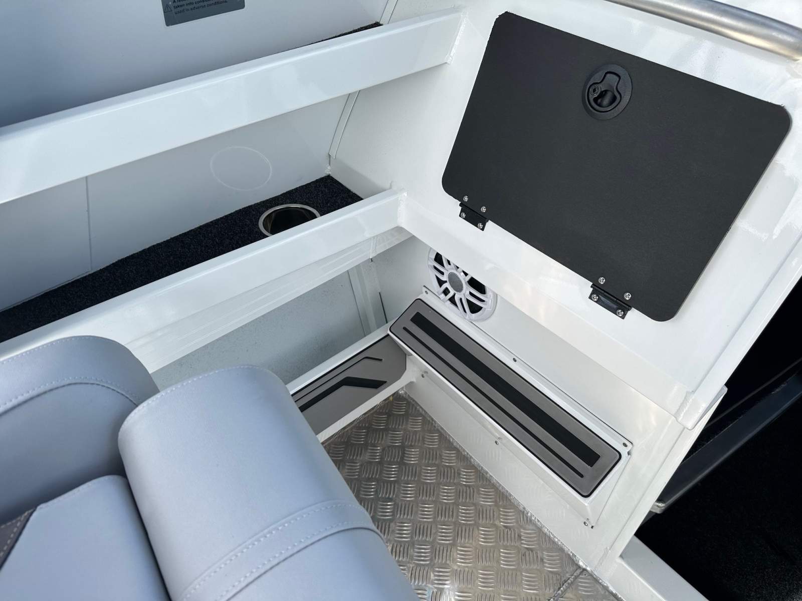 QUINTREX 660 TRIDENT OFFSHORE FISHER
