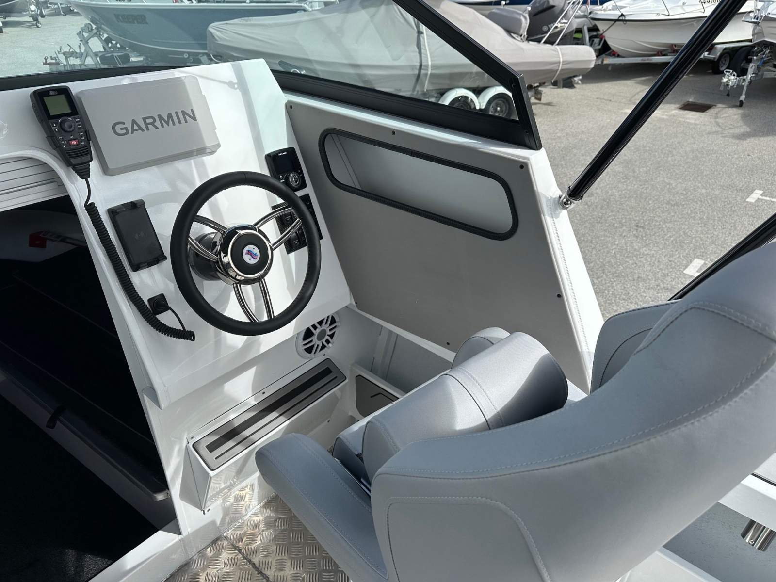 QUINTREX 660 TRIDENT OFFSHORE FISHER