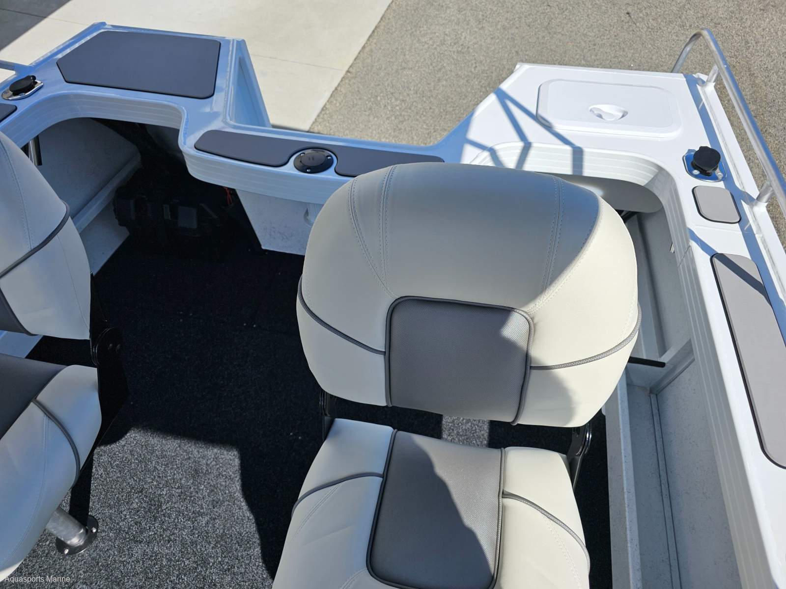 2026 QUINTREX 490 RENEGADE SC SIDE CONSOLE