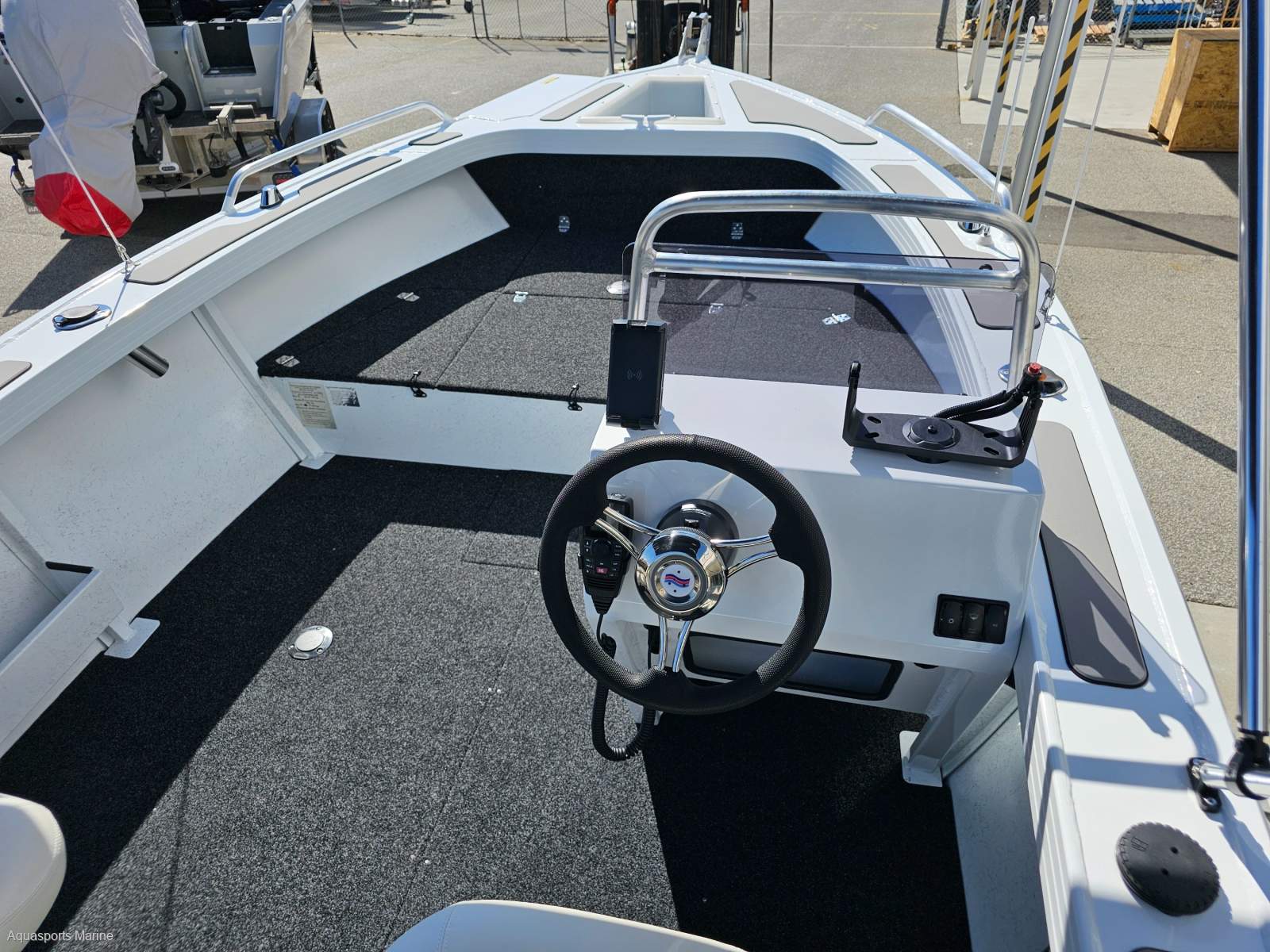 2026 QUINTREX 490 RENEGADE SC SIDE CONSOLE