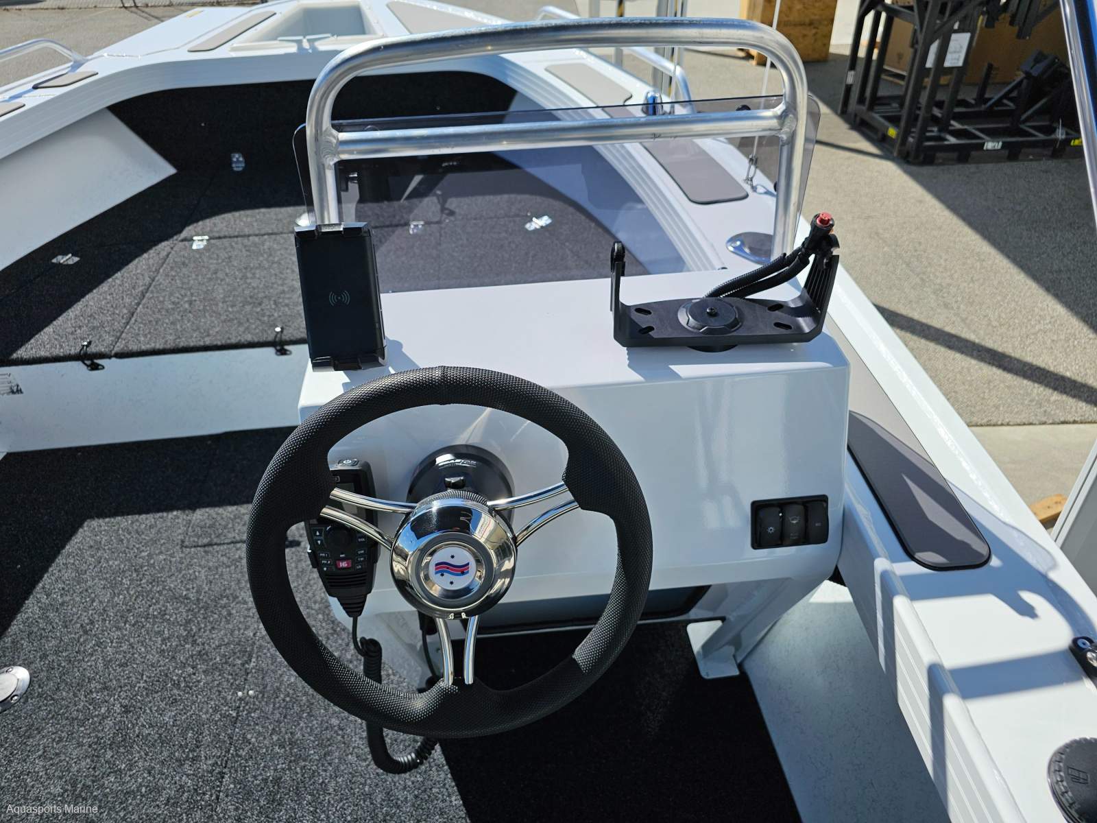 2026 QUINTREX 490 RENEGADE SC SIDE CONSOLE
