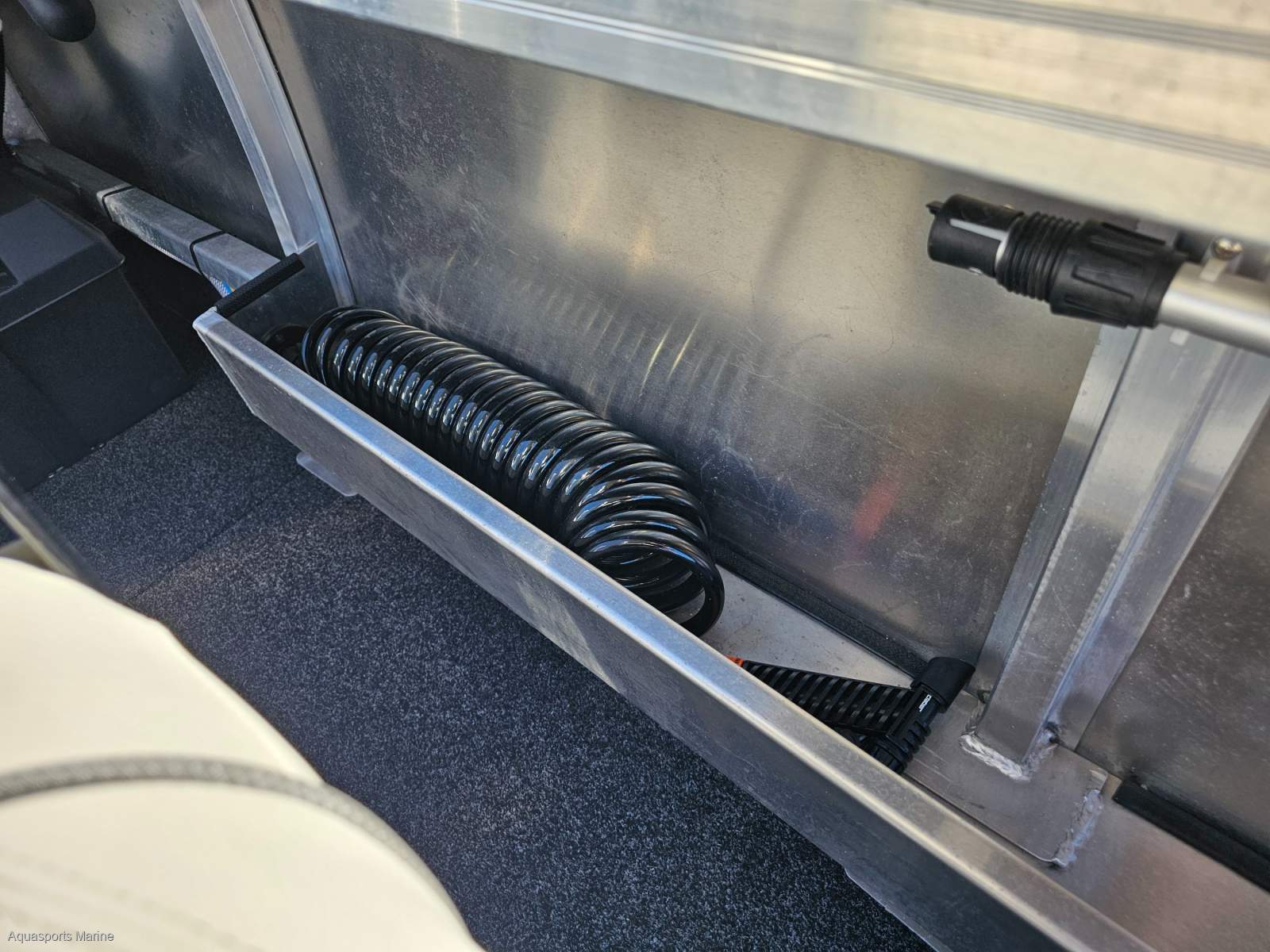 2026 QUINTREX 490 RENEGADE SC SIDE CONSOLE