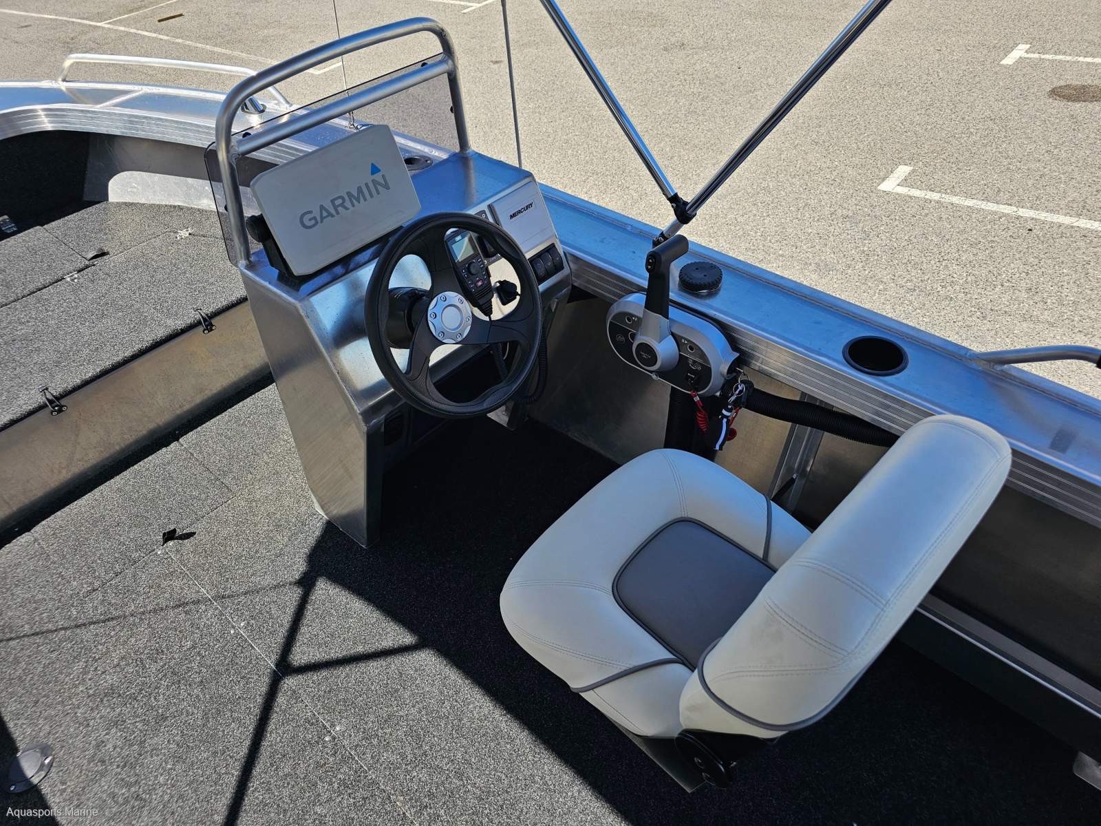 2026 QUINTREX 490 RENEGADE SC SIDE CONSOLE