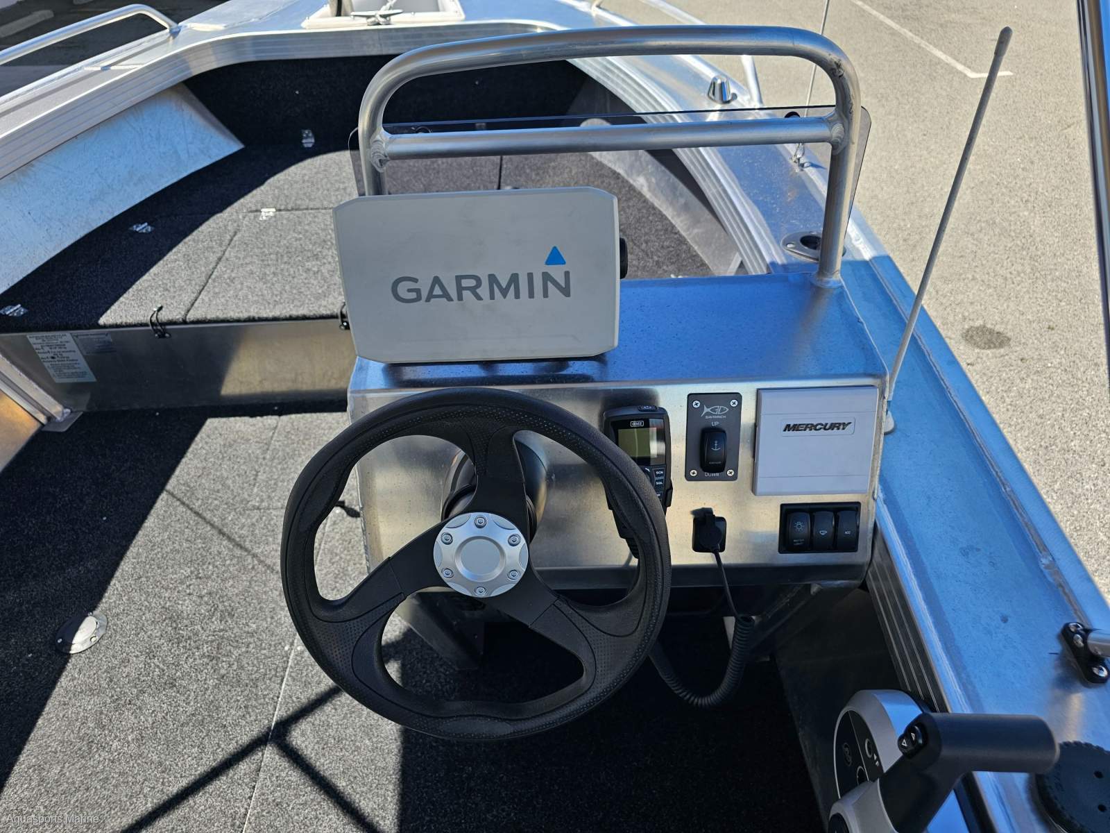 2026 QUINTREX 490 RENEGADE SC SIDE CONSOLE