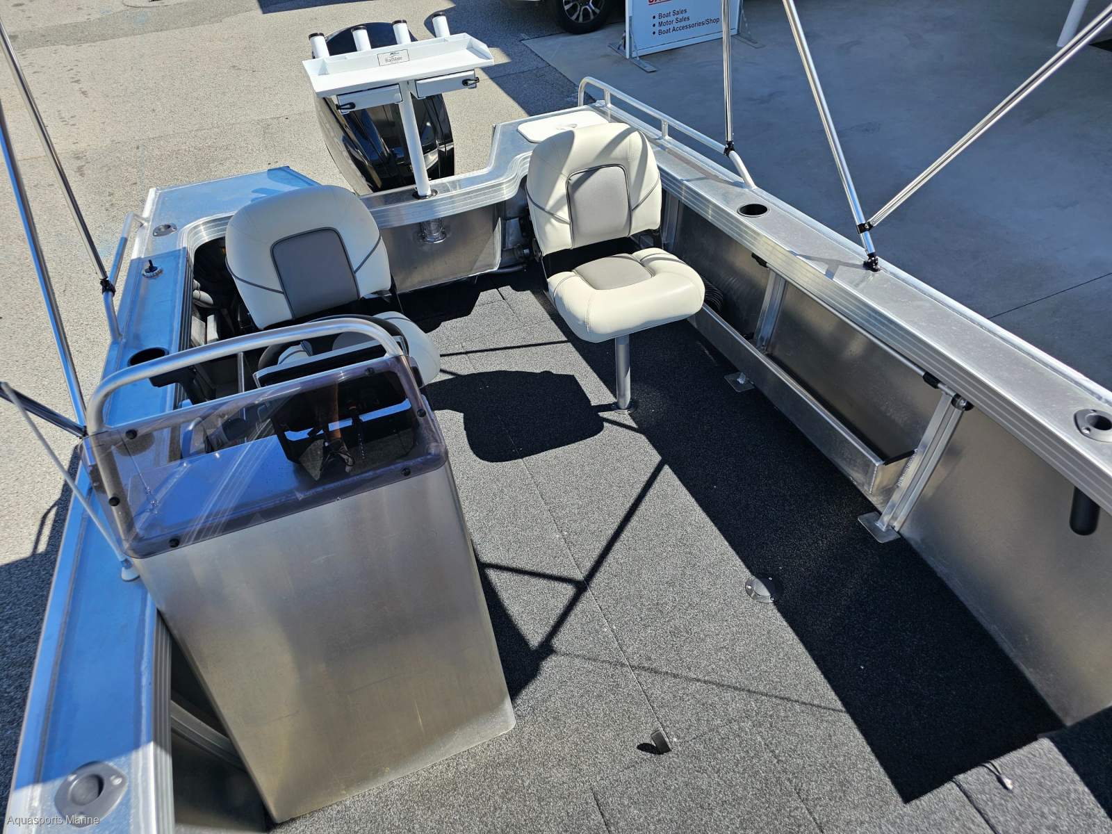 2026 QUINTREX 490 RENEGADE SC SIDE CONSOLE