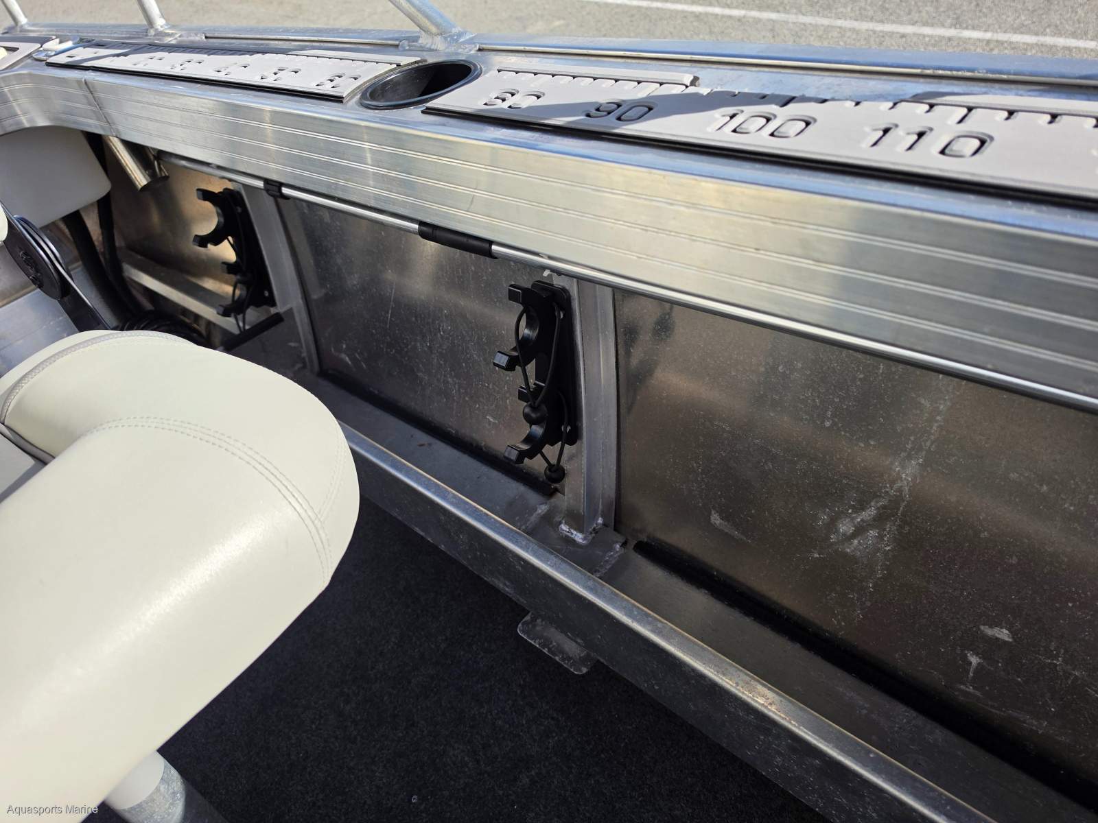 2024 QUINTREX 460 RENEGADE SIDE CONSOLE