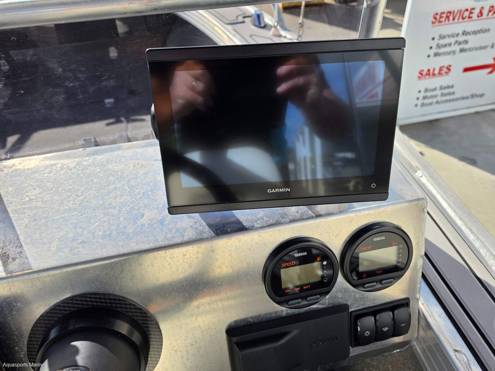 2024 QUINTREX 460 RENEGADE SIDE CONSOLE