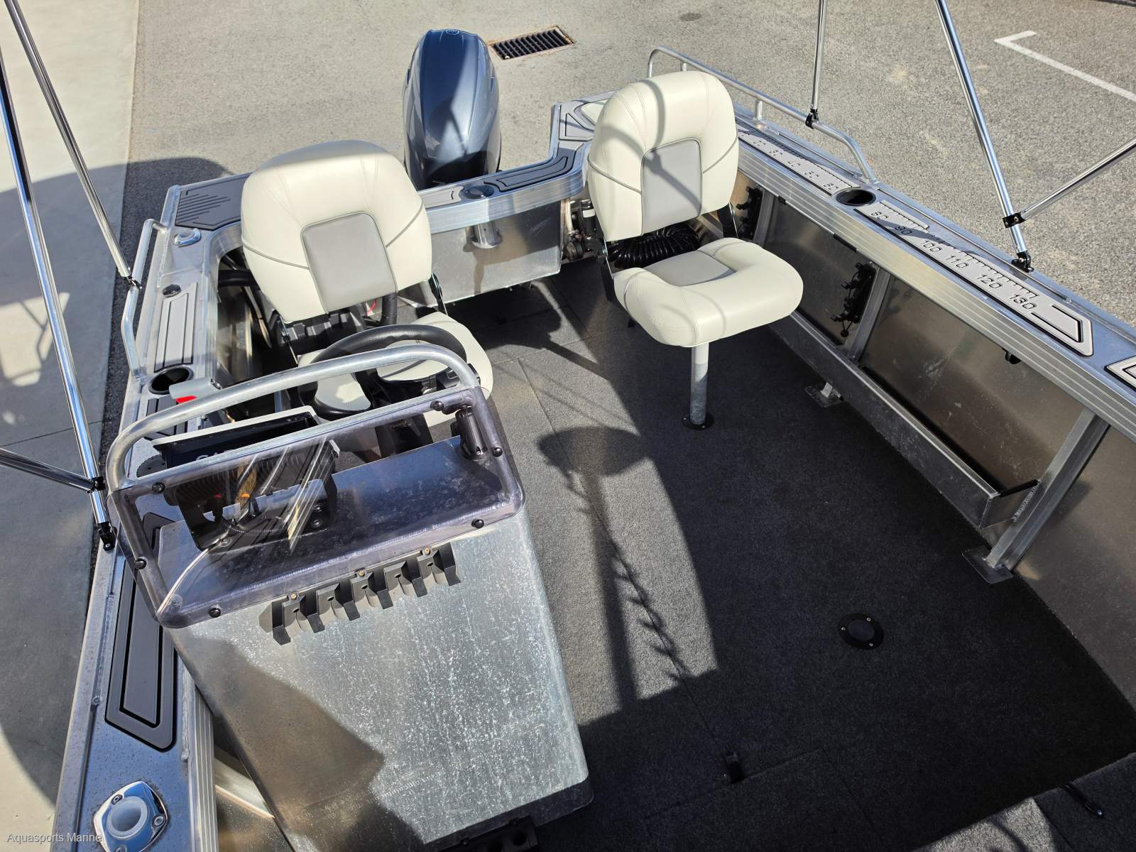 2024 QUINTREX 460 RENEGADE SIDE CONSOLE