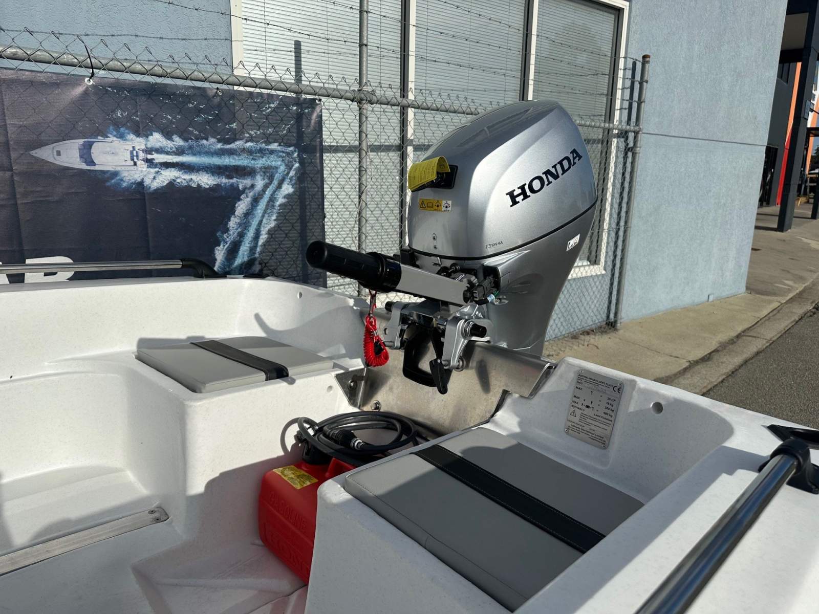 SMARTWAVE SW3500 OPEN BOAT RUNABOUT