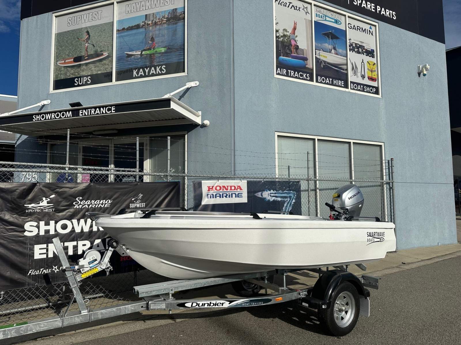SMARTWAVE SW3500 OPEN BOAT RUNABOUT