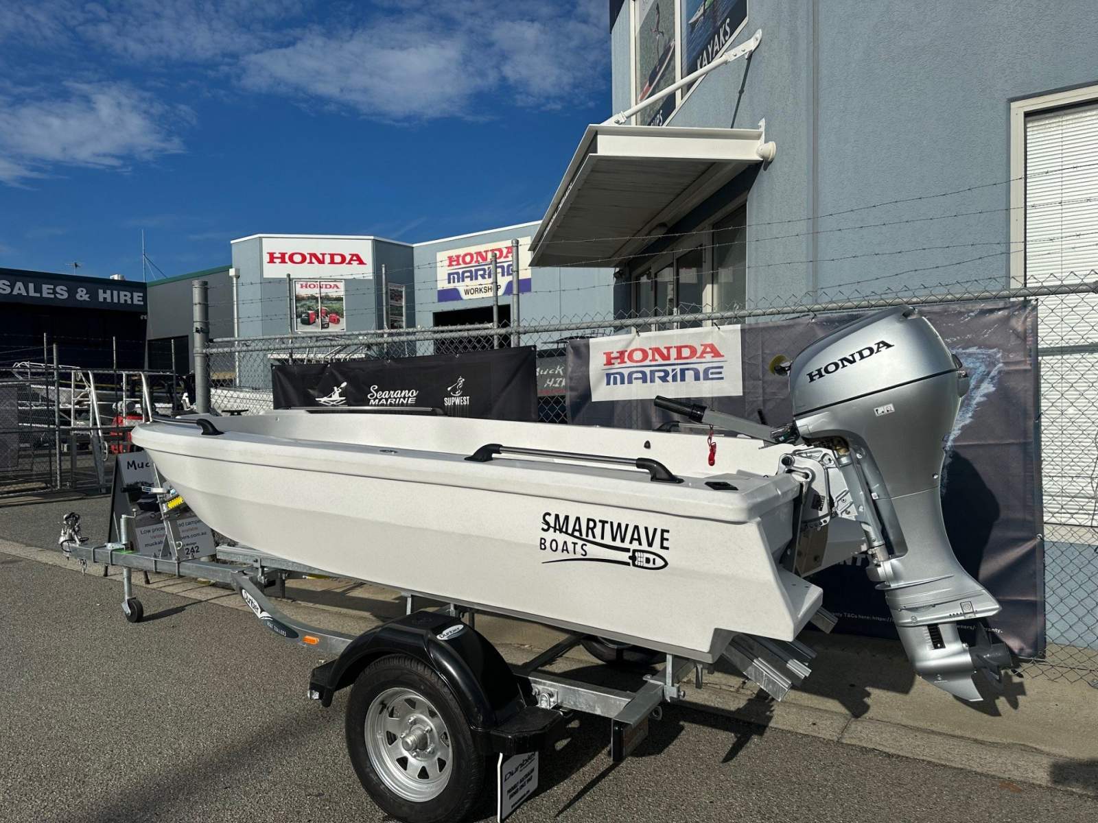SMARTWAVE SW3500 OPEN BOAT RUNABOUT