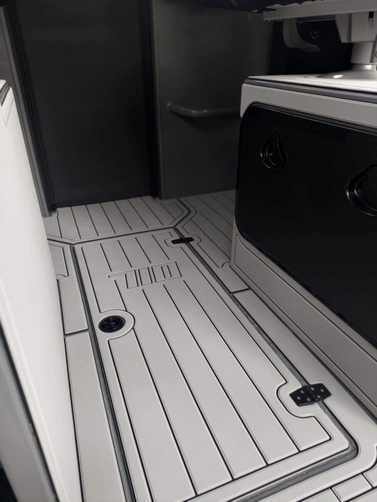 2025 MAD DOG BOATS 710 SPORTS HARDTOP