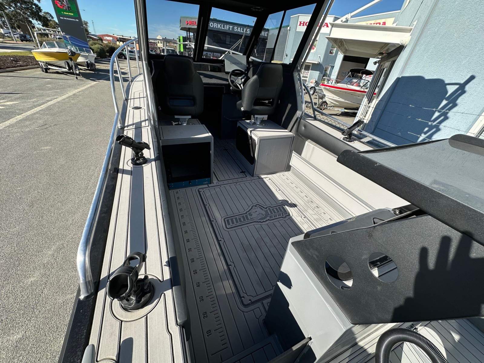 2025 MAD DOG BOATS 710 SPORTS HARDTOP