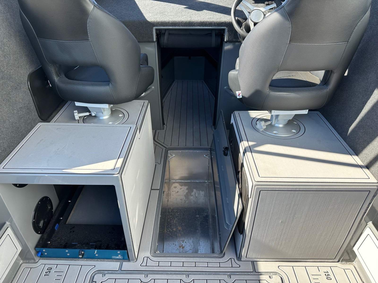 2025 MAD DOG BOATS 710 SPORTS HARDTOP