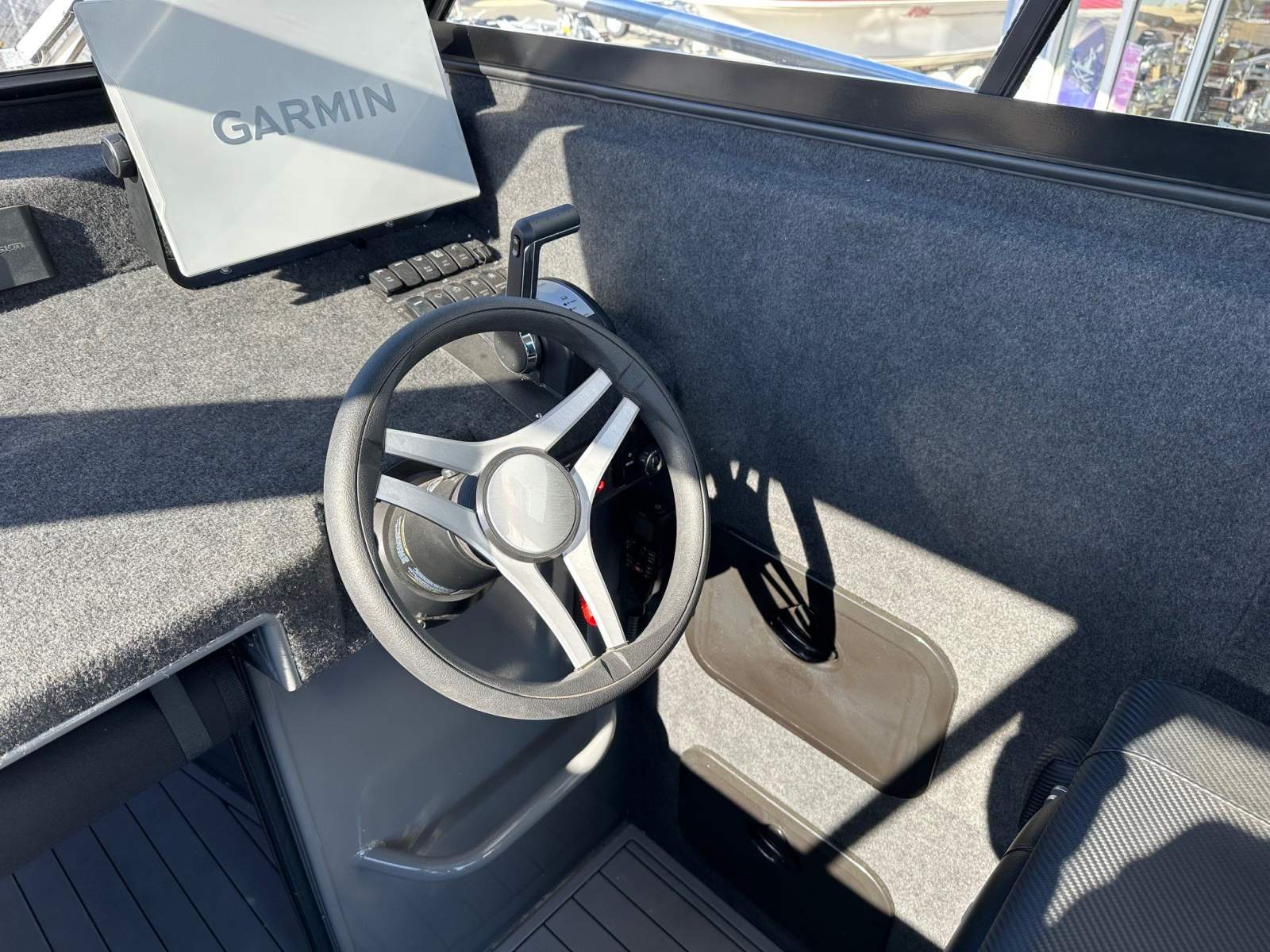 2025 MAD DOG BOATS 710 SPORTS HARDTOP