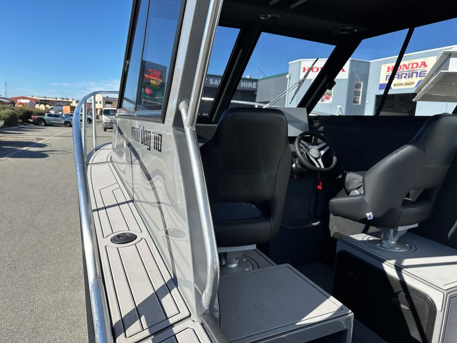 2025 MAD DOG BOATS 710 SPORTS HARDTOP