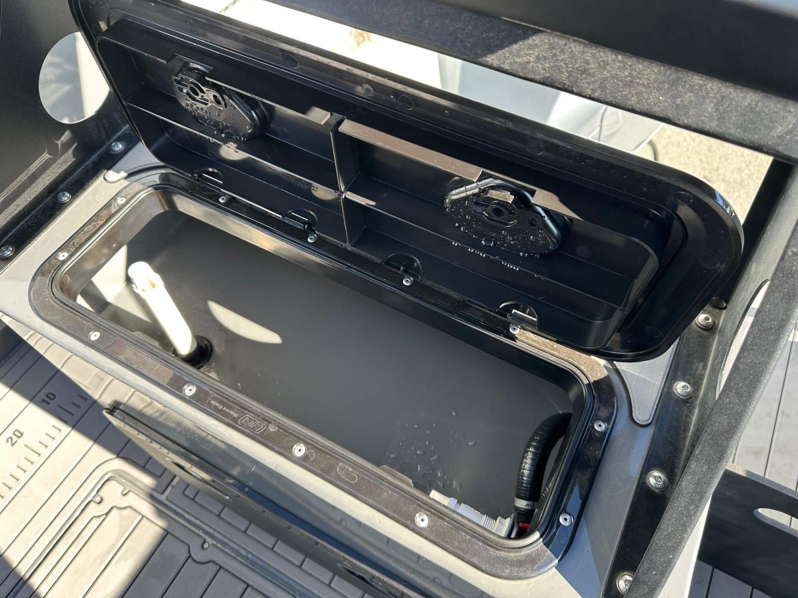 2025 MAD DOG BOATS 710 SPORTS HARDTOP