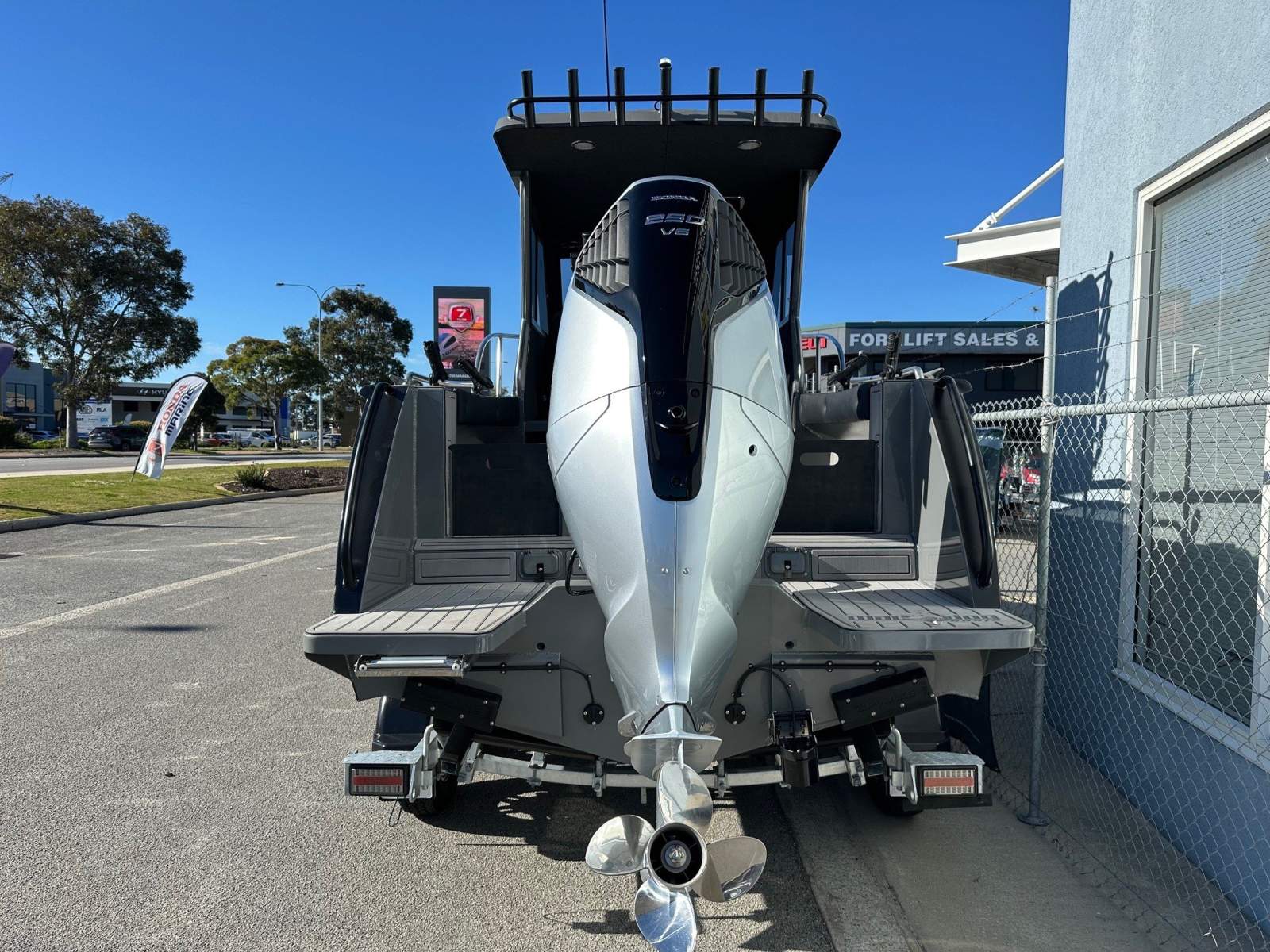 2025 MAD DOG BOATS 710 SPORTS HARDTOP