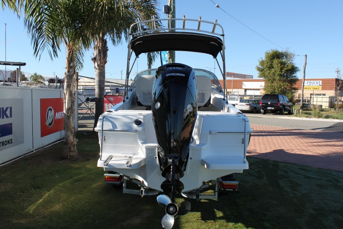 REVIVAL 530 OFFSHORE CUDDY