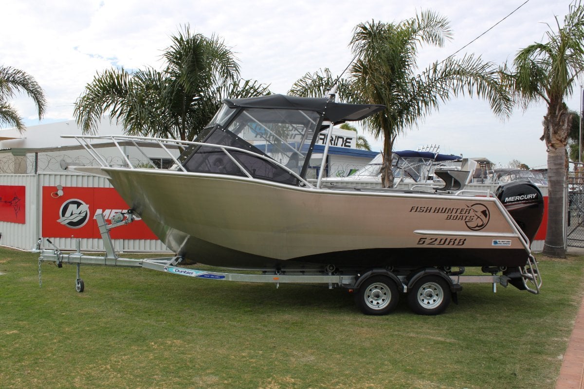 FISH HUNTER 620 ADVENTURER RUNABOUT