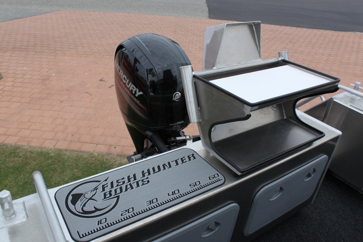 FISH HUNTER 620 ADVENTURER RUNABOUT