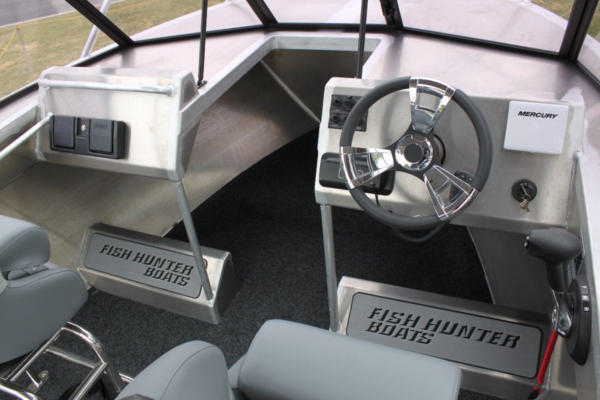 FISH HUNTER 620 ADVENTURER RUNABOUT